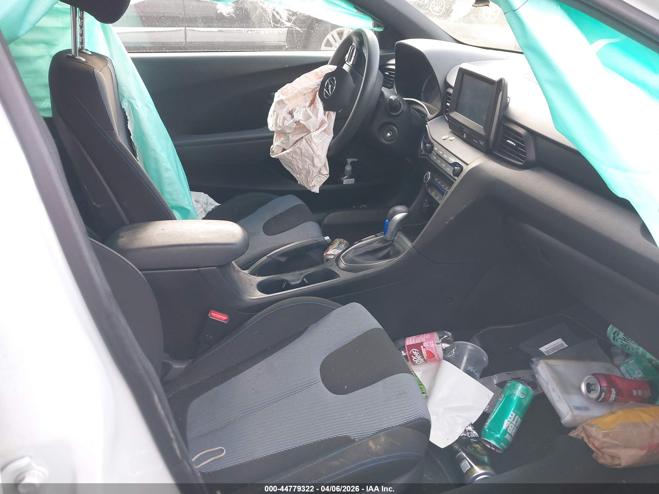 HYUNDAI VELOSTER image 5