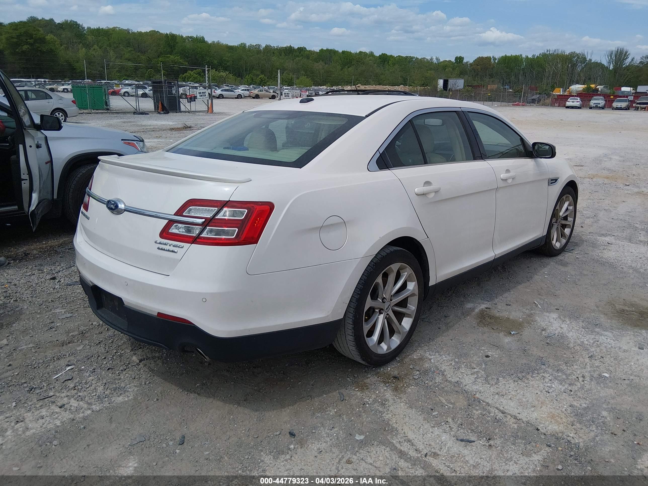 FORD TAURUS image 4