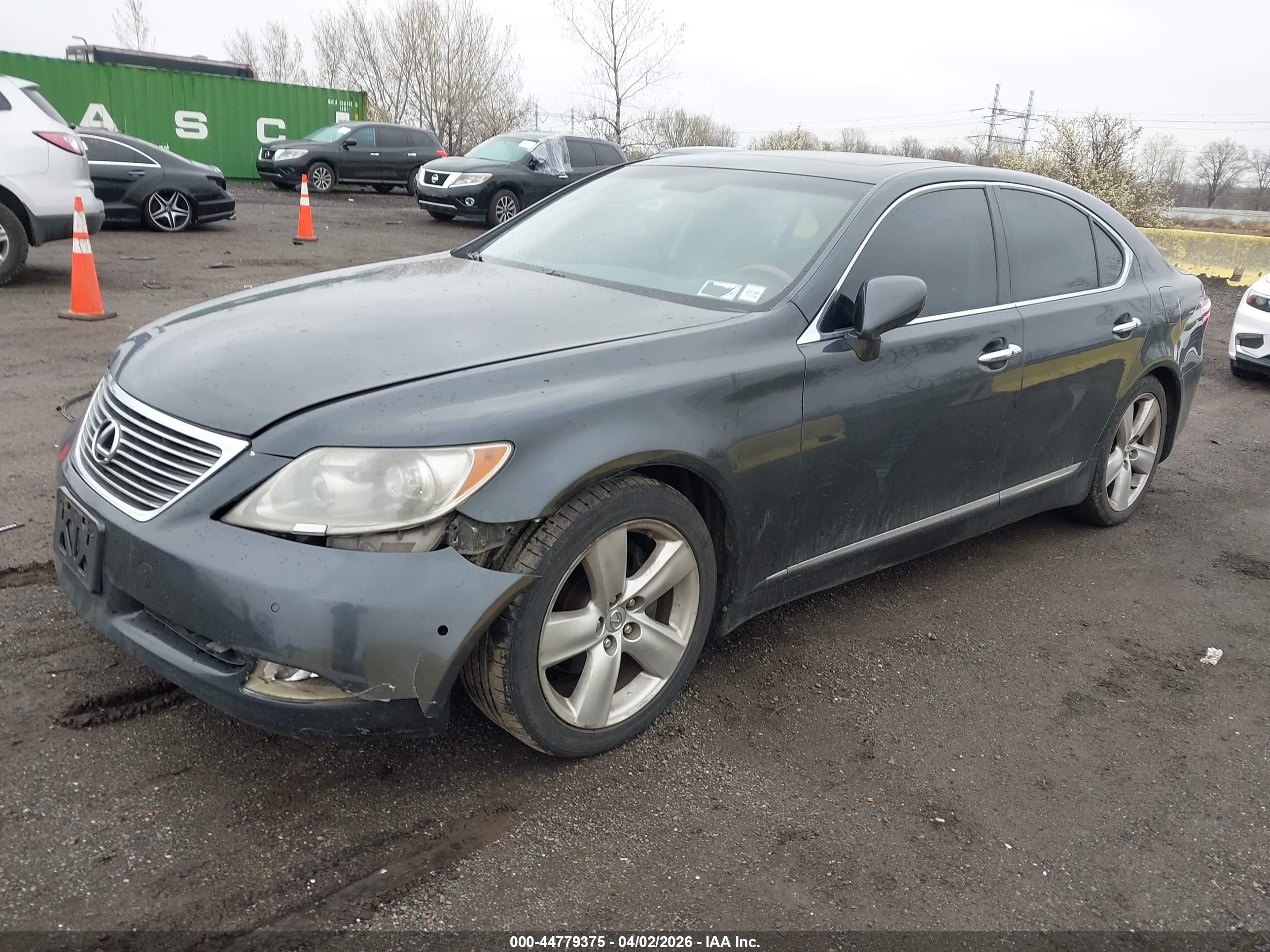 LEXUS LS image 2