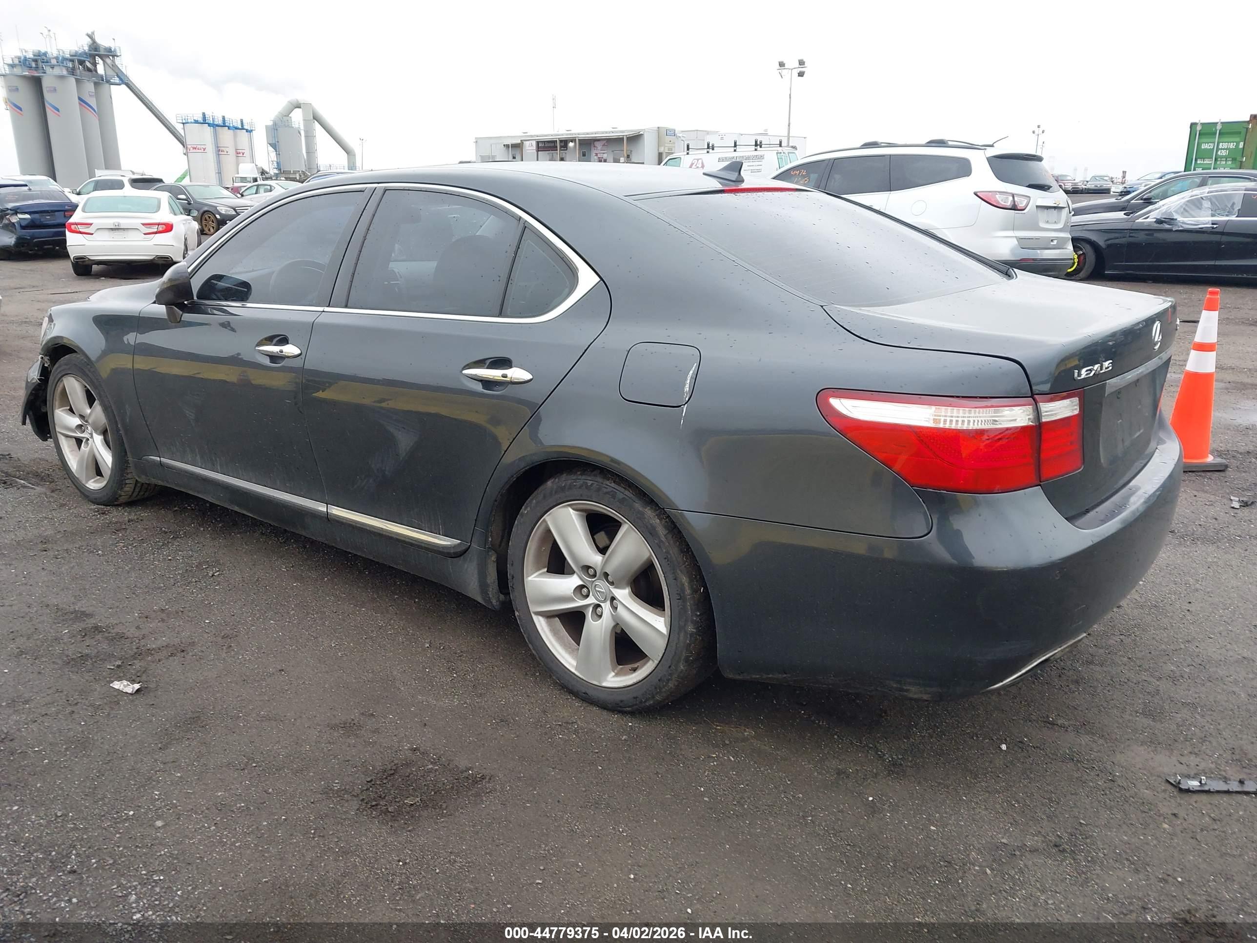 LEXUS LS image 3