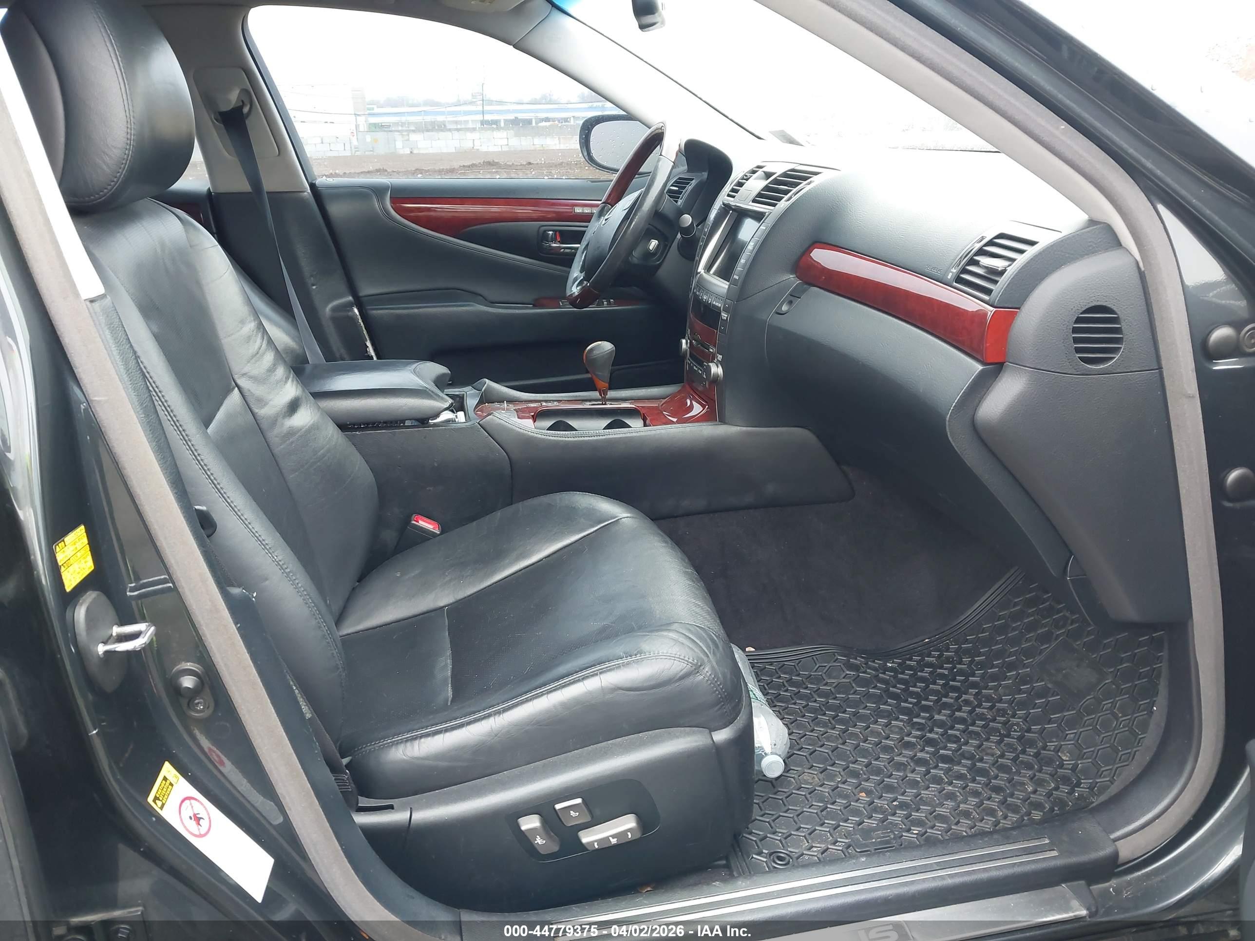LEXUS LS image 5
