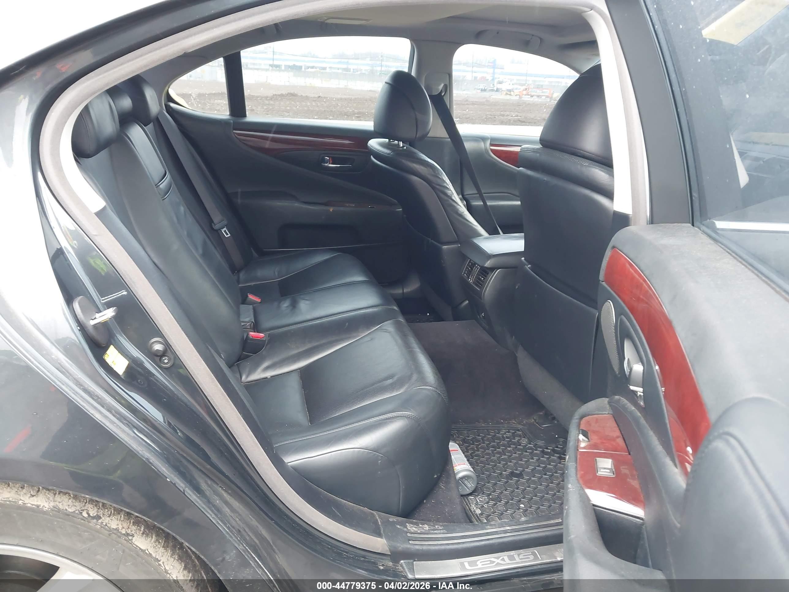 LEXUS LS image 8
