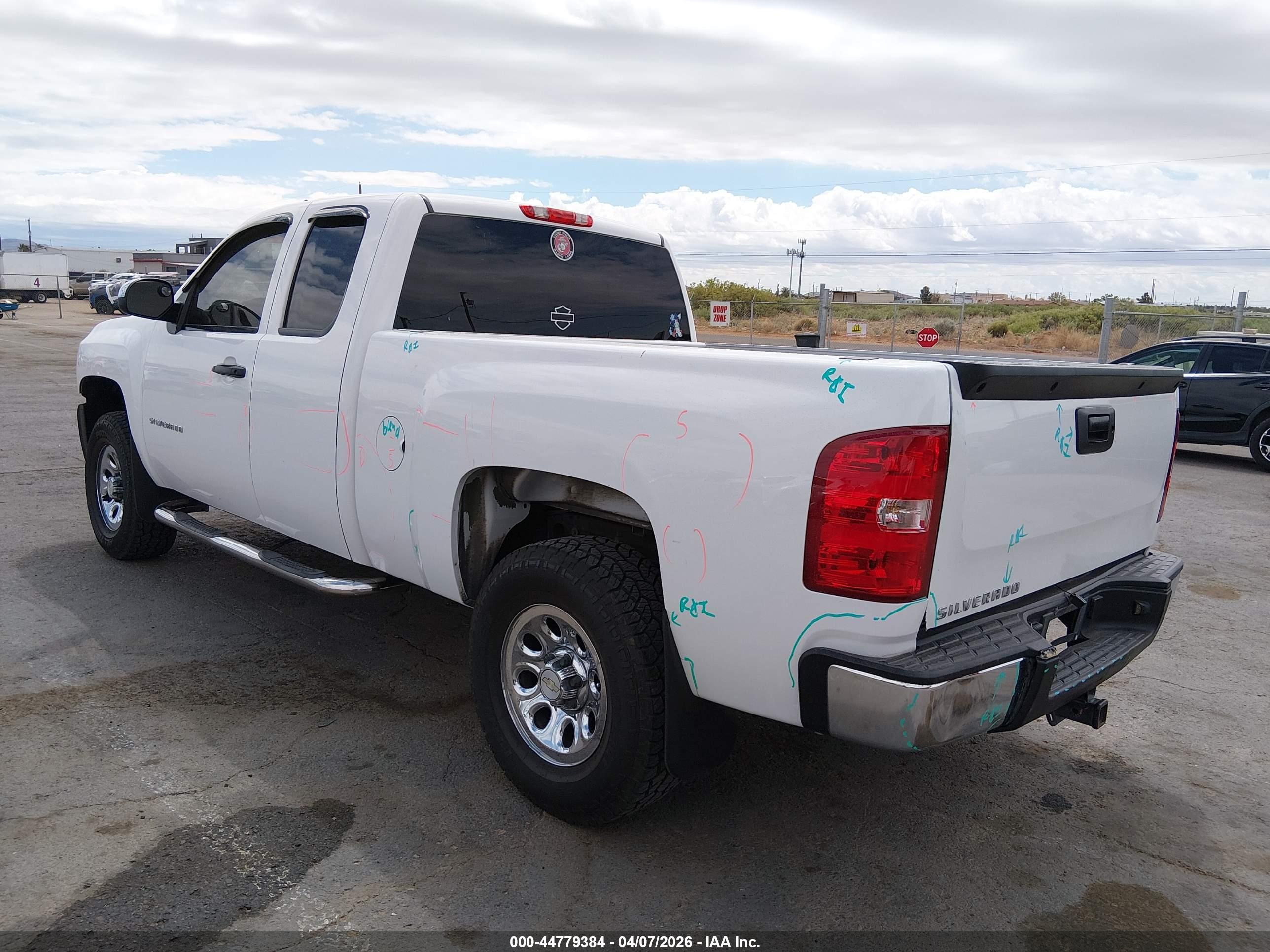 CHEVROLET SILVERADO image 3