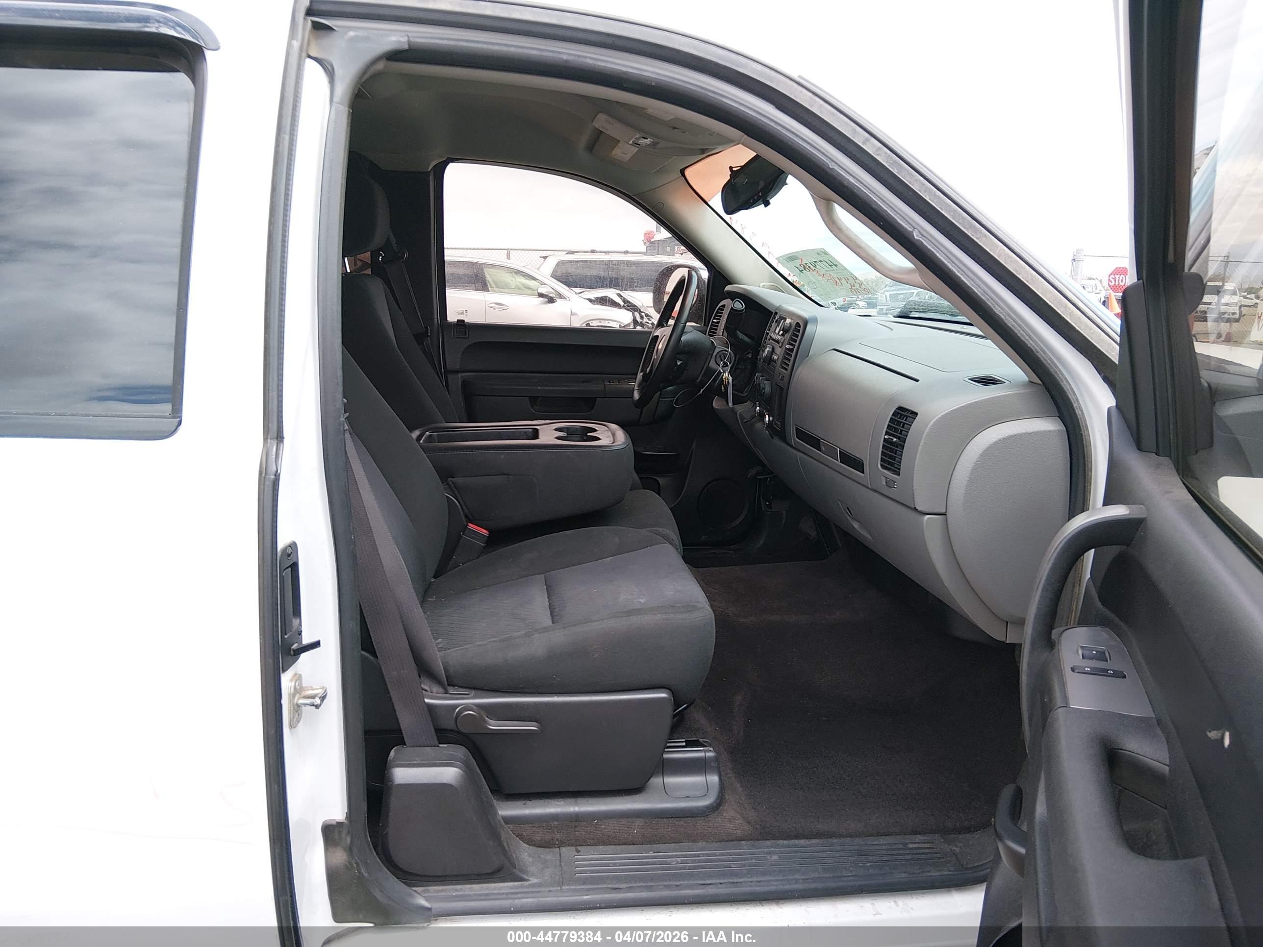 CHEVROLET SILVERADO image 5