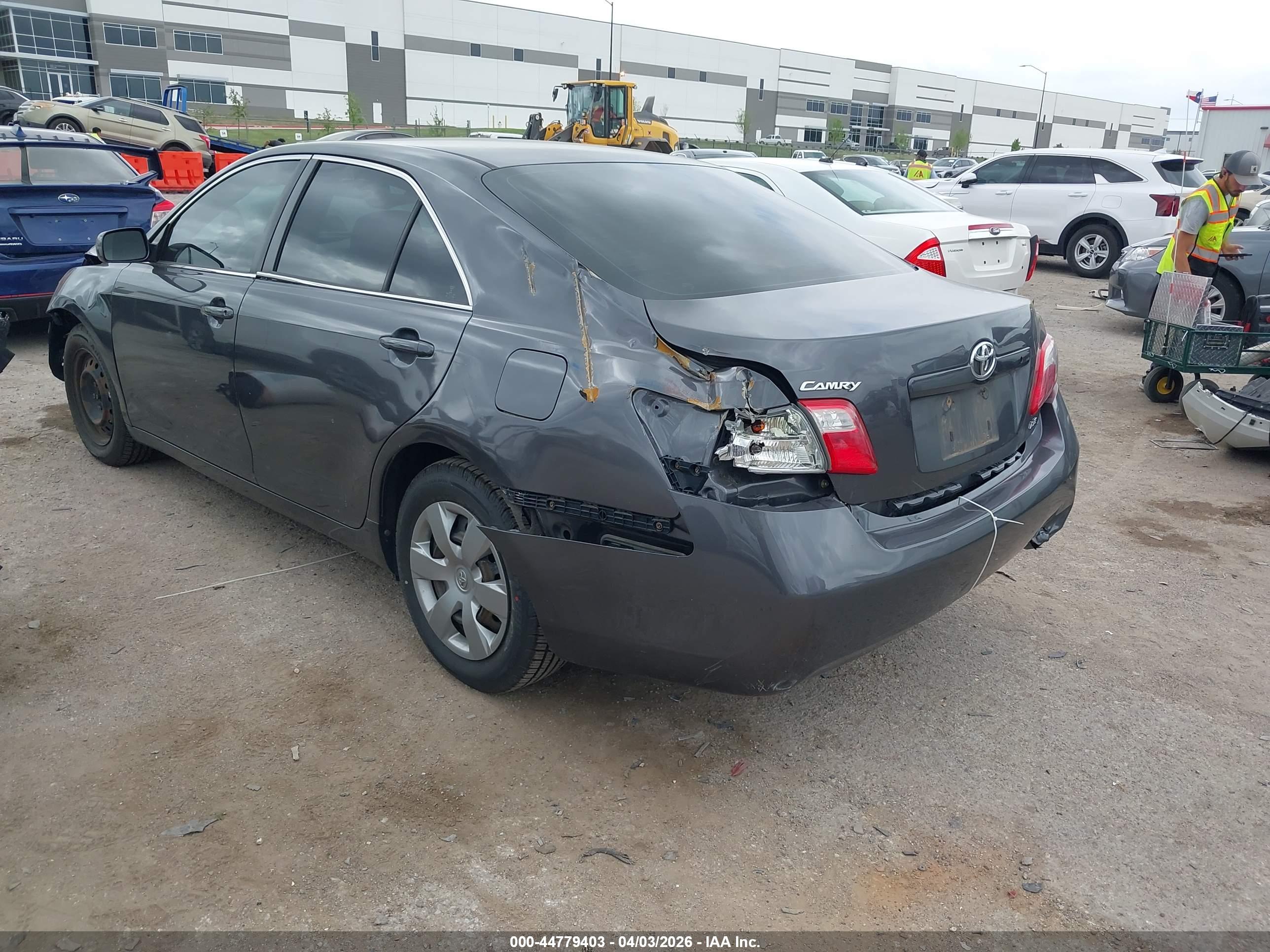 TOYOTA CAMRY image 3