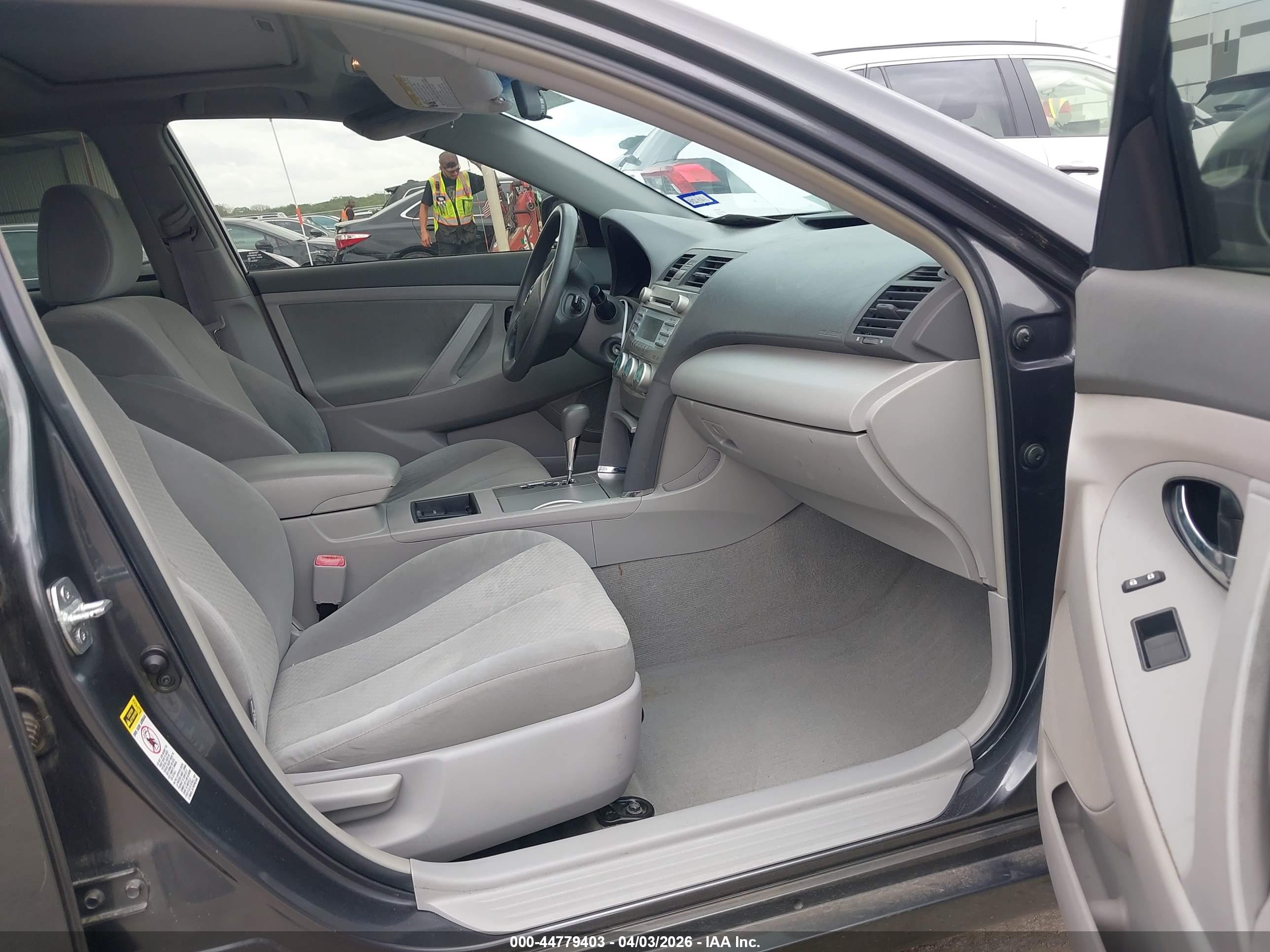 TOYOTA CAMRY image 5