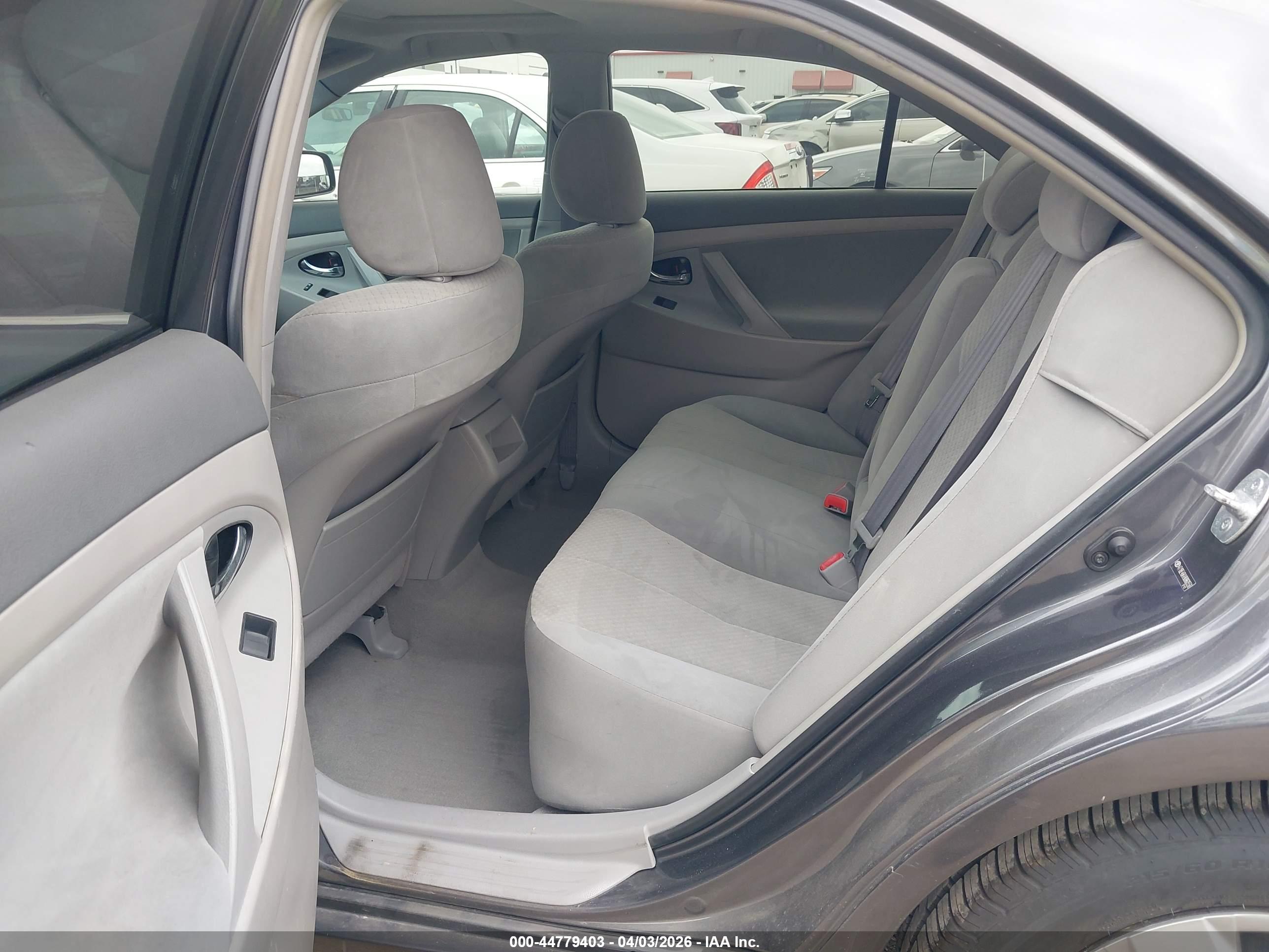 TOYOTA CAMRY image 8