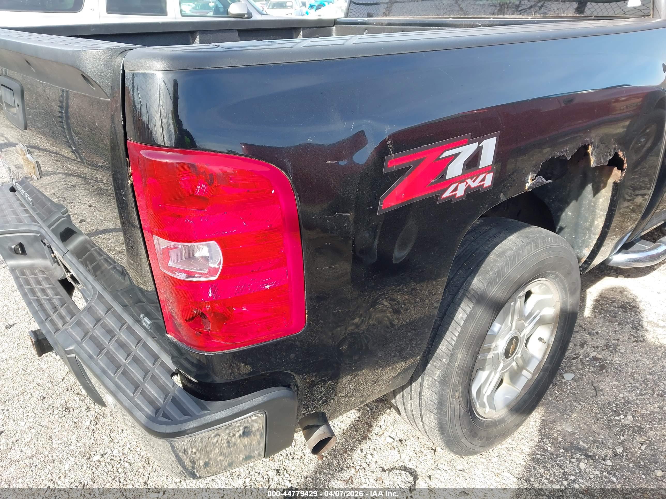 CHEVROLET SILVERADO image 6