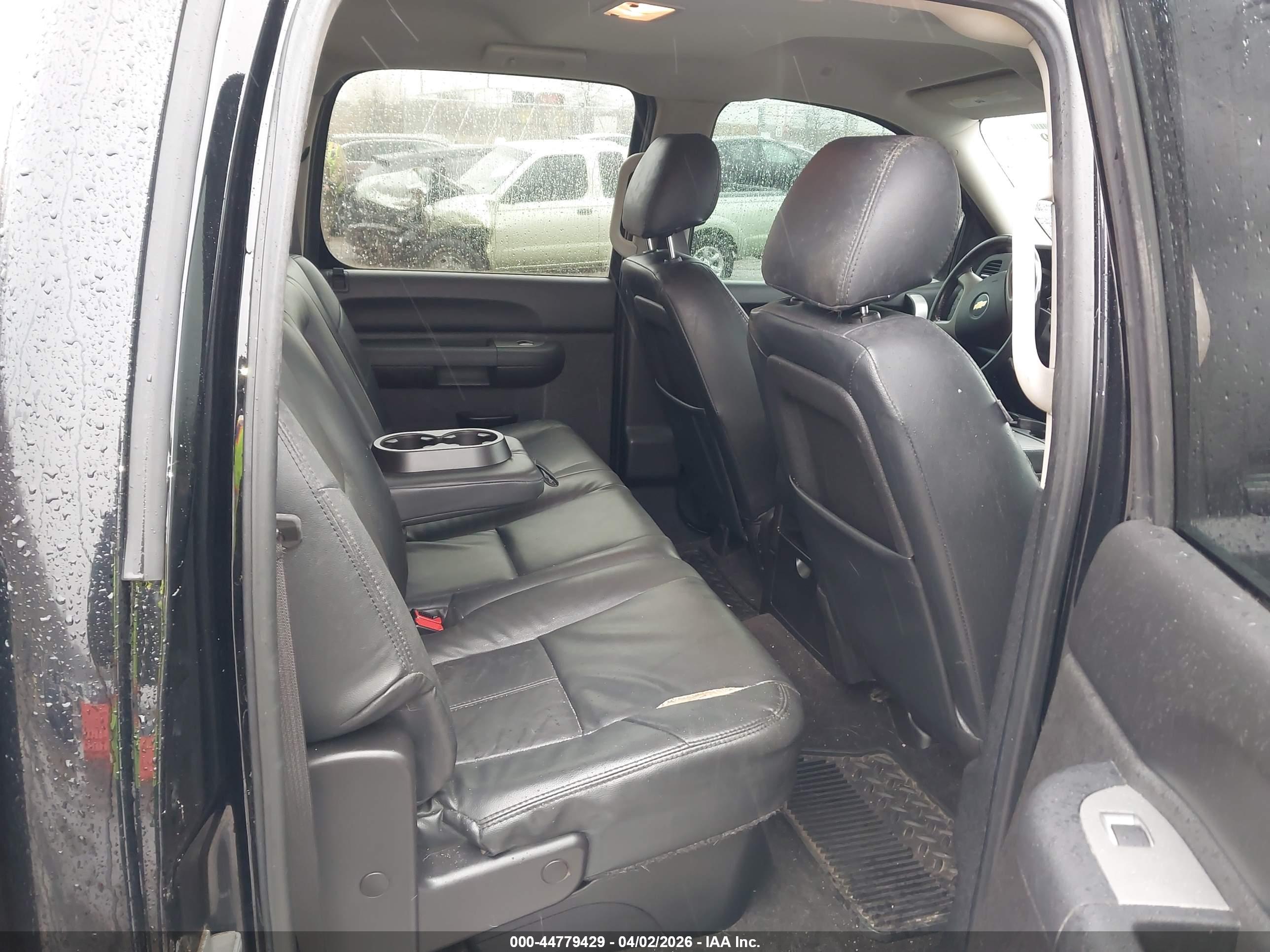 CHEVROLET SILVERADO image 8