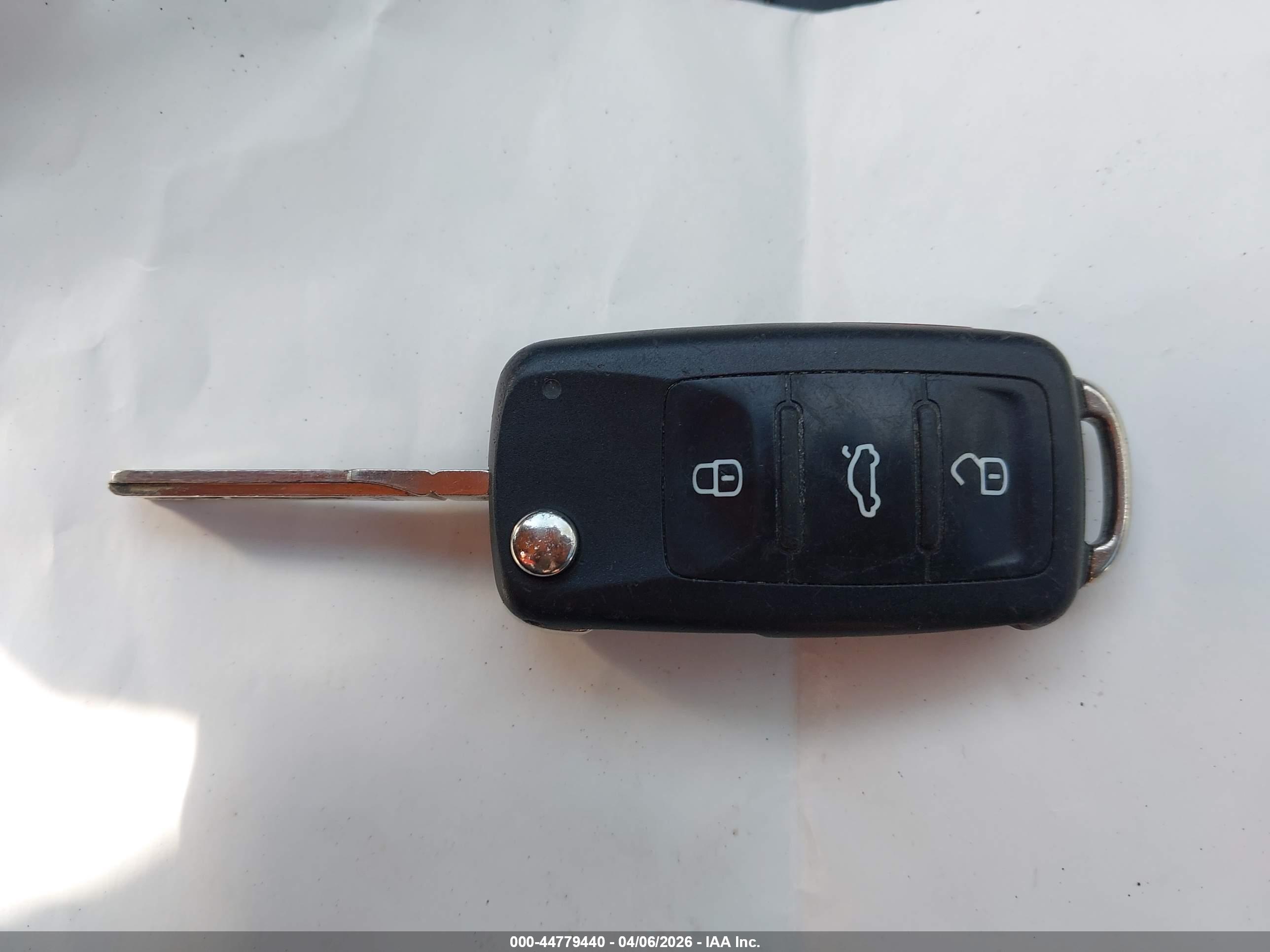 VOLKSWAGEN PASSAT image 11