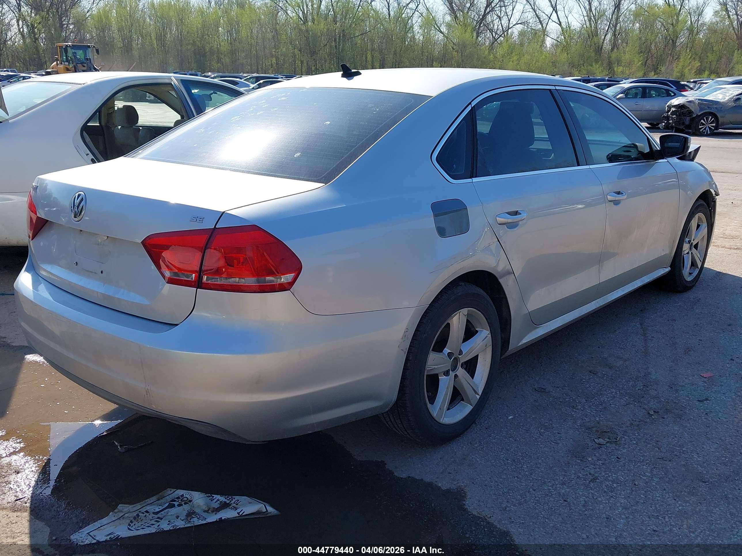 VOLKSWAGEN PASSAT image 4