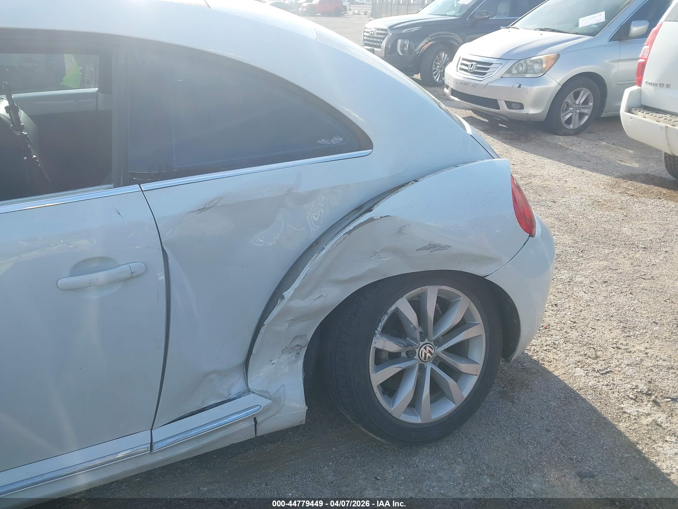VOLKSWAGEN BEETLE image 6