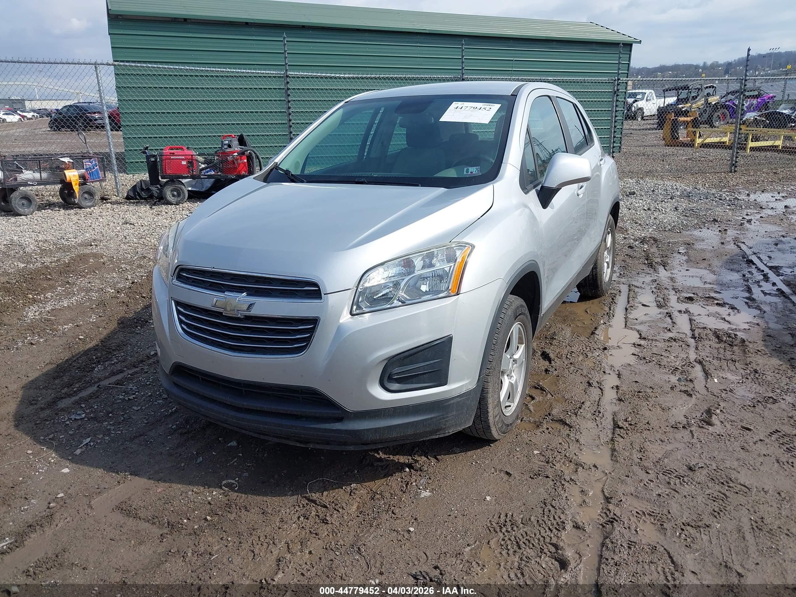 CHEVROLET TRAX image 2