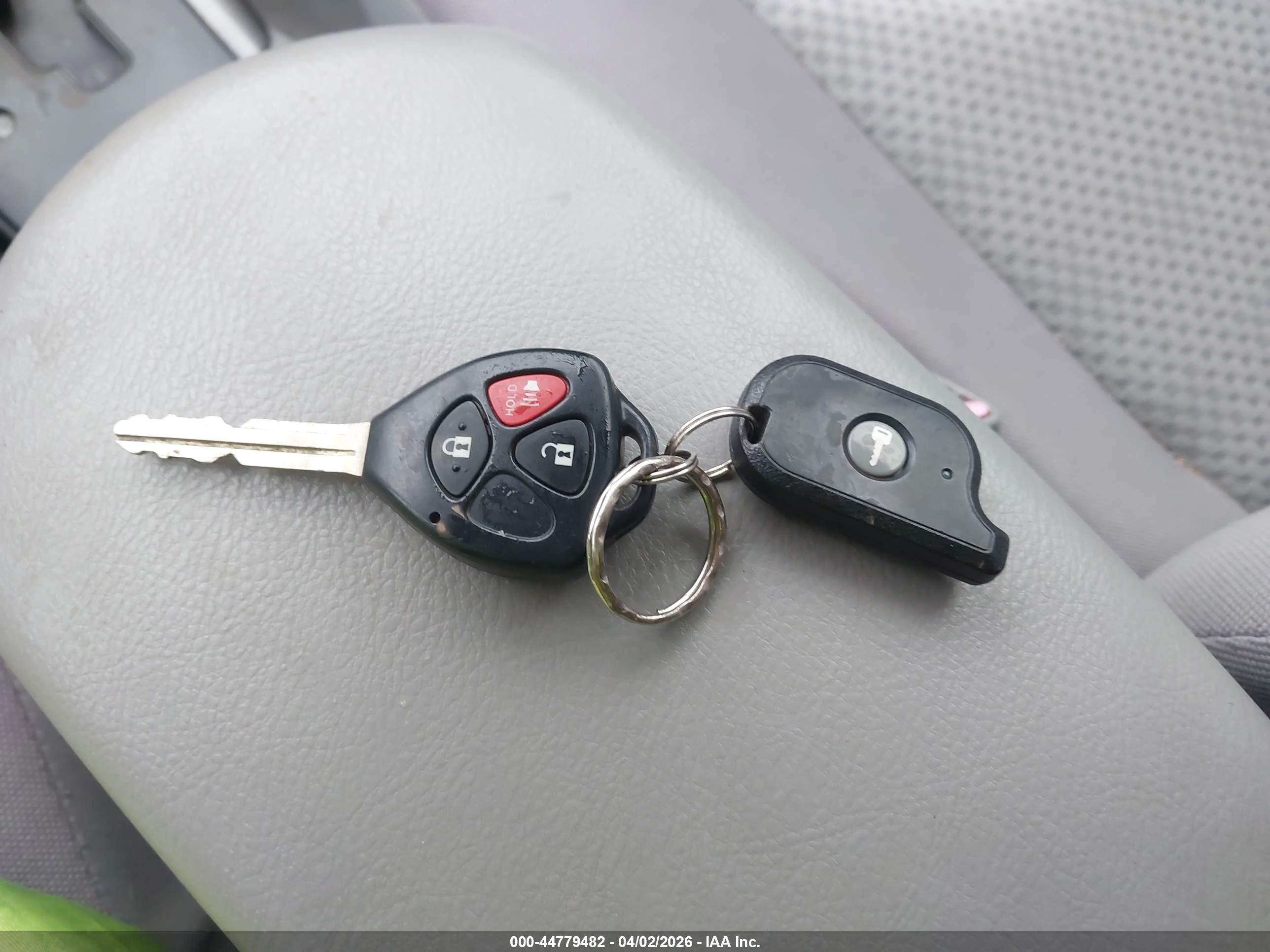 TOYOTA RAV4 image 11