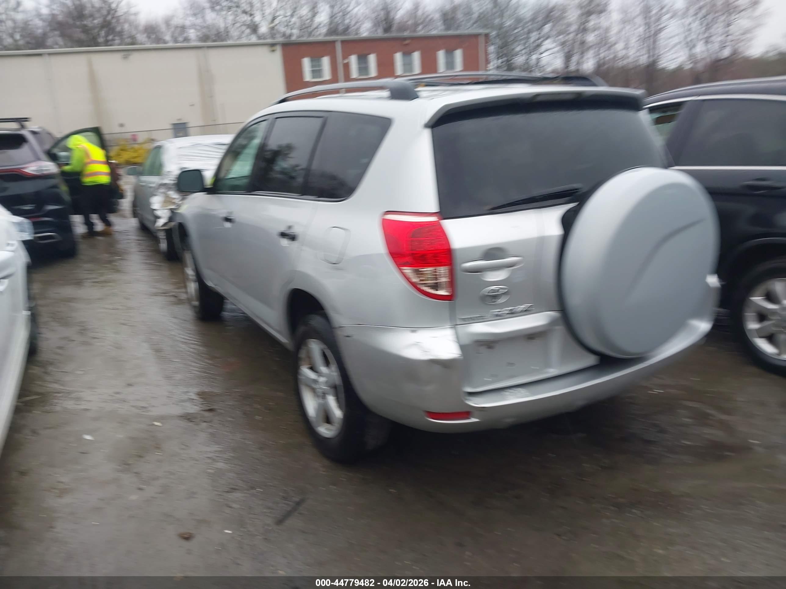TOYOTA RAV4 image 3