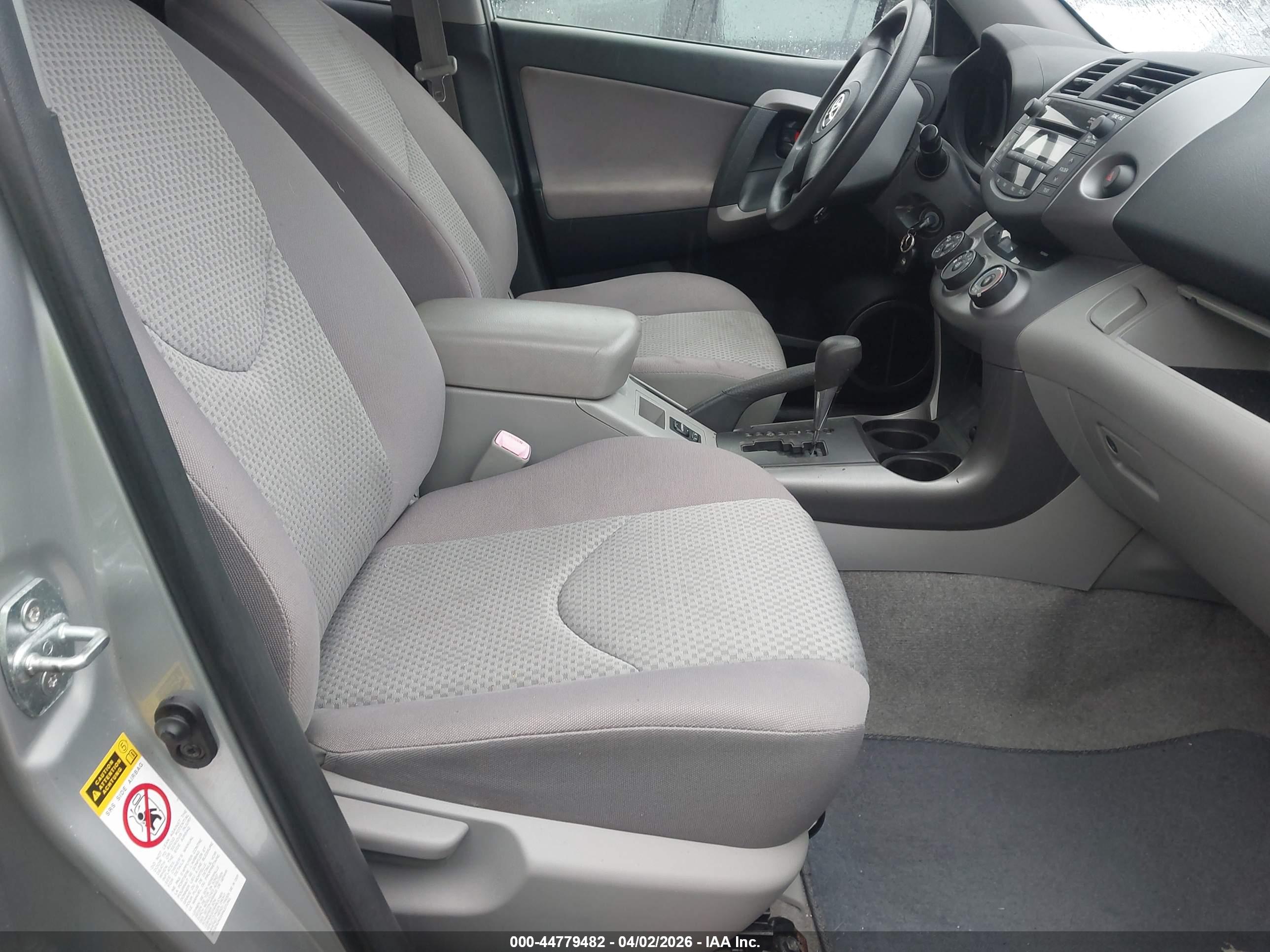 TOYOTA RAV4 image 5