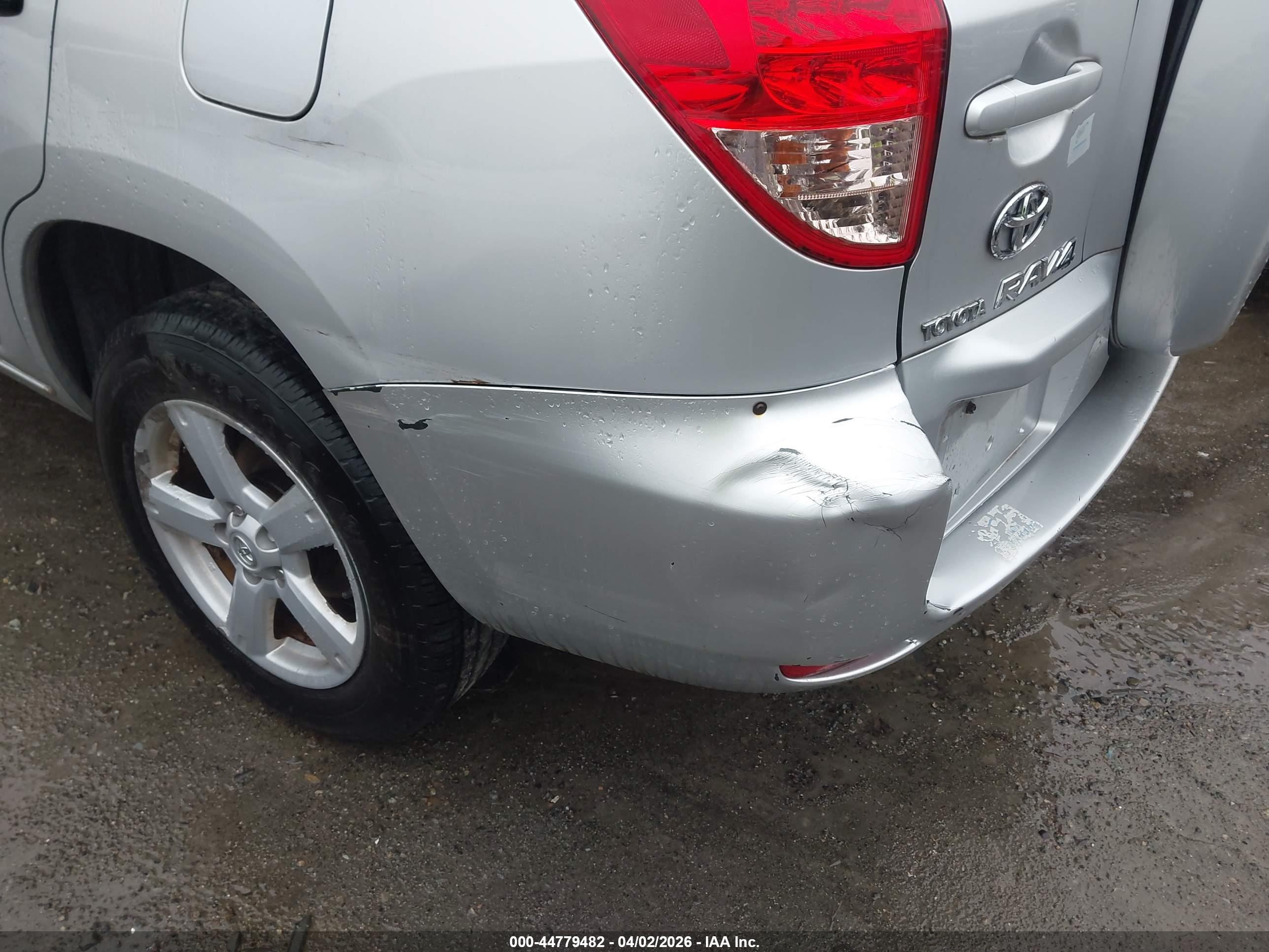 TOYOTA RAV4 image 6