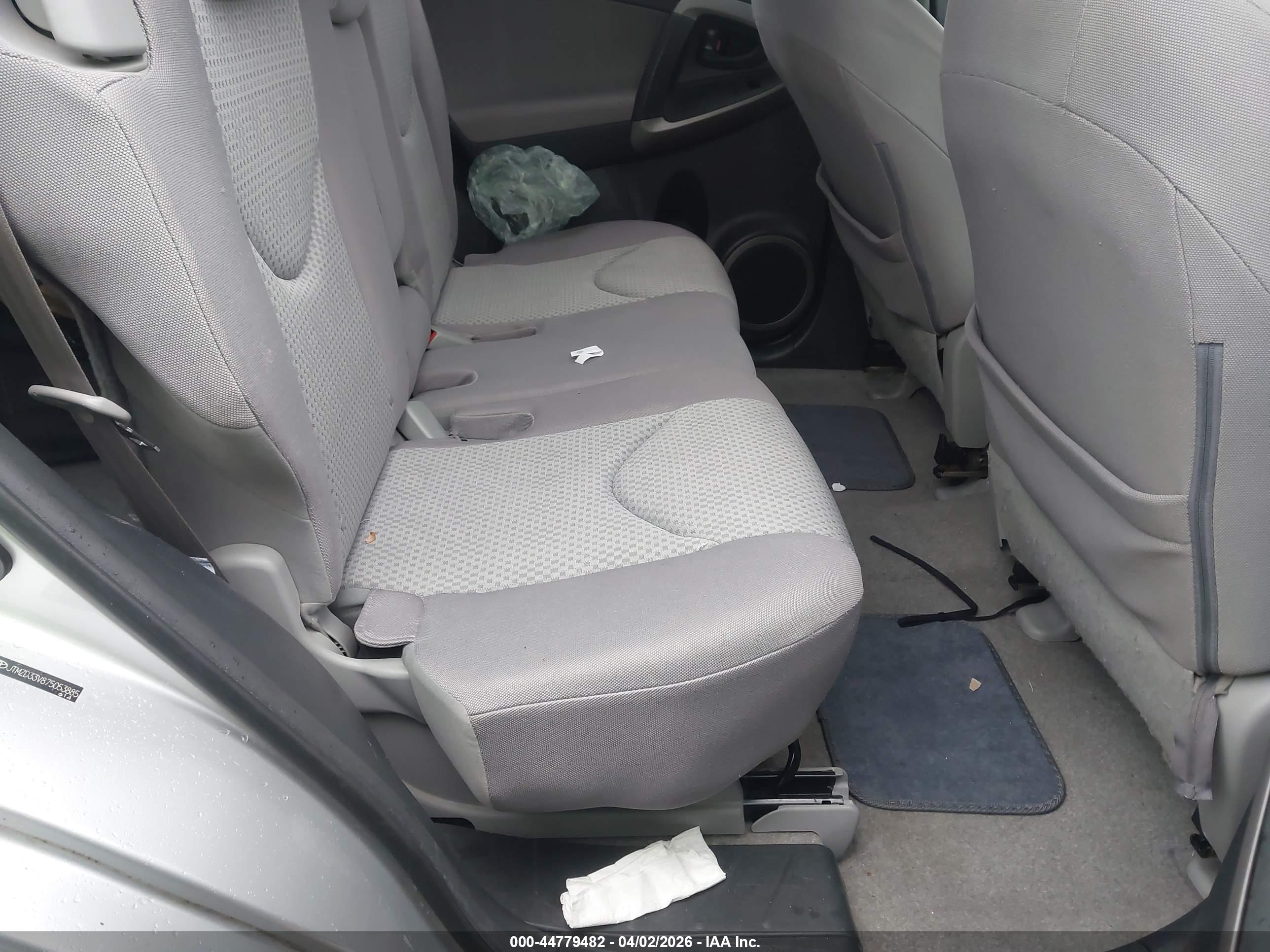 TOYOTA RAV4 image 8