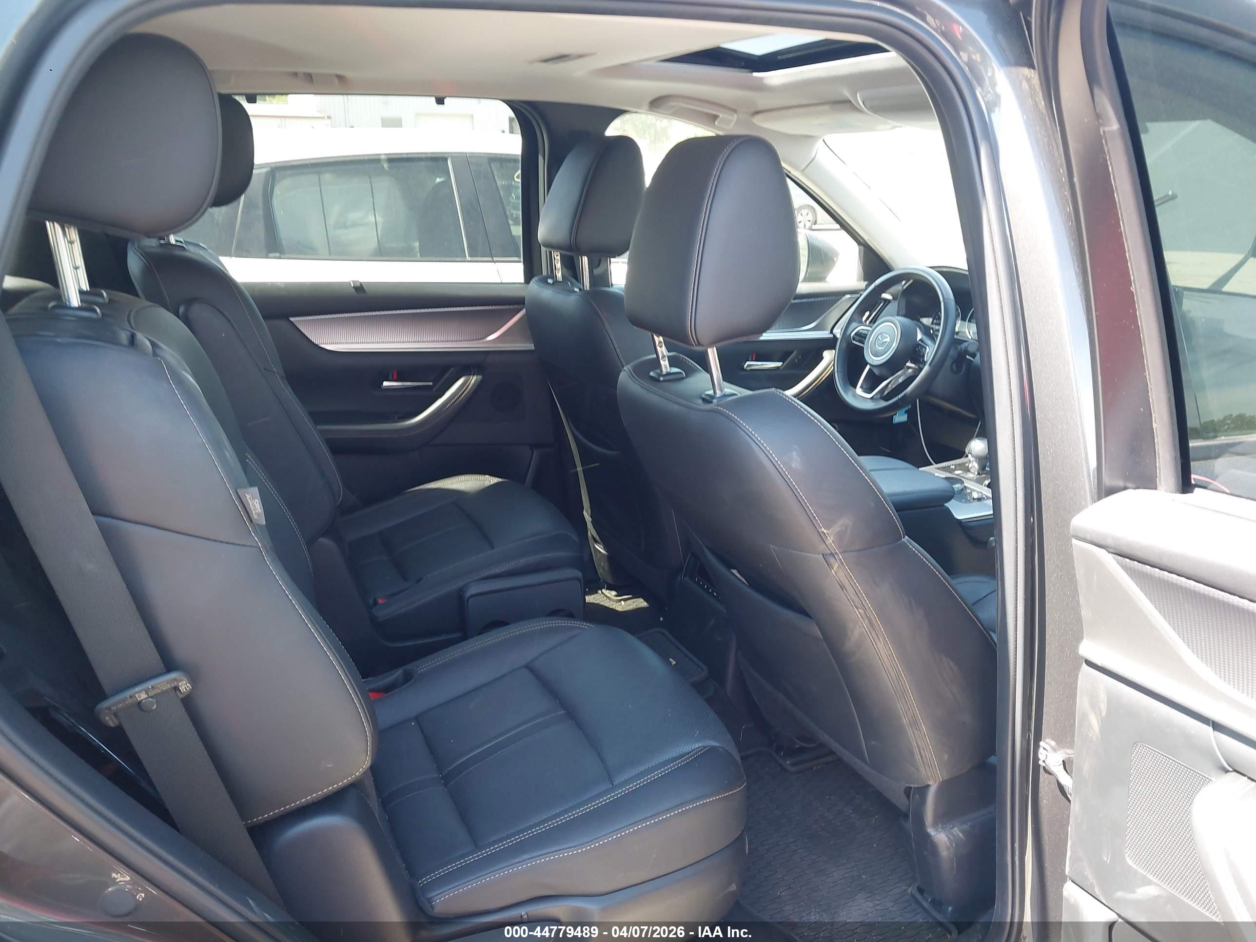 MAZDA CX-90 image 8