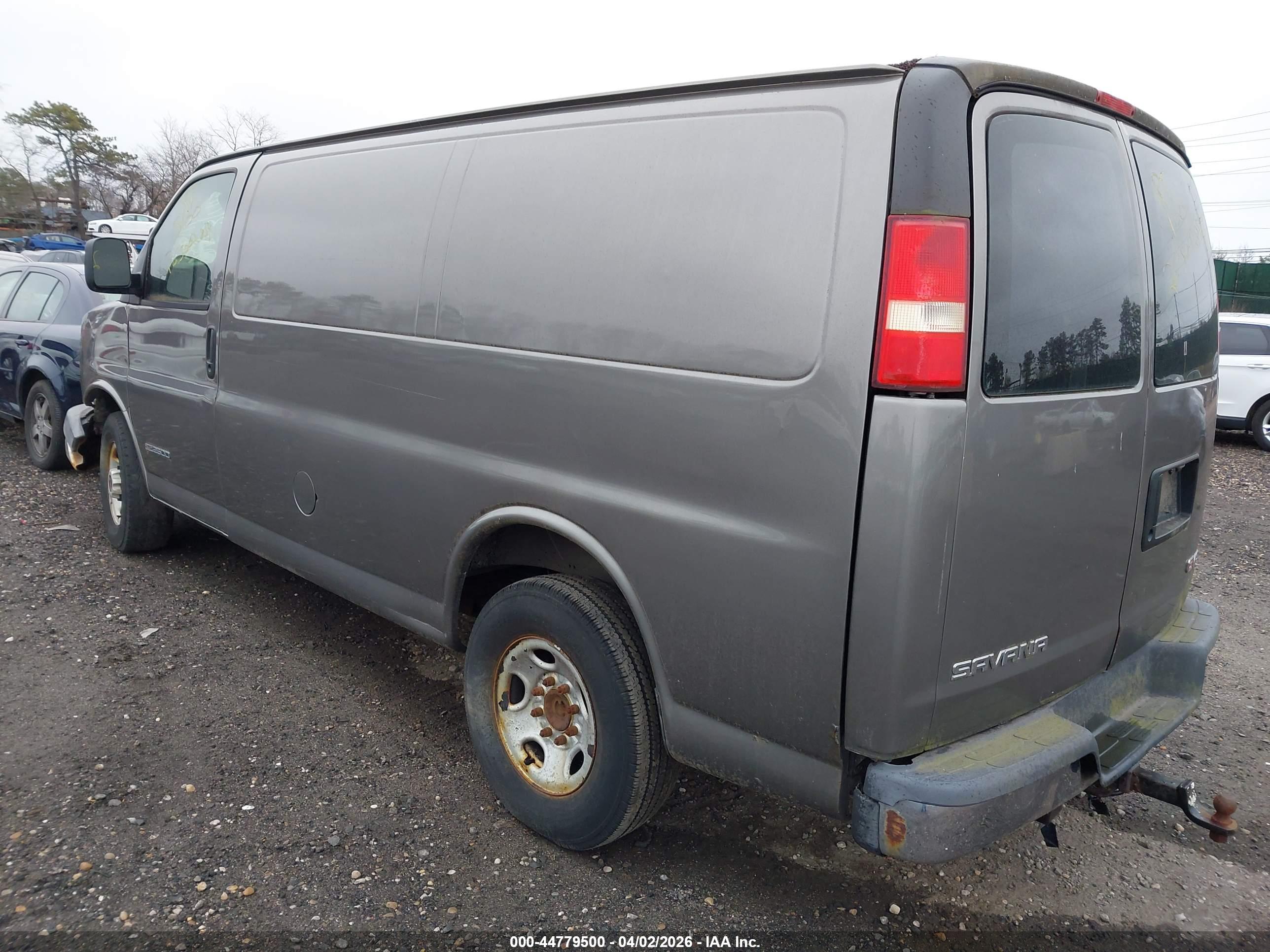 GMC SAVANA image 3