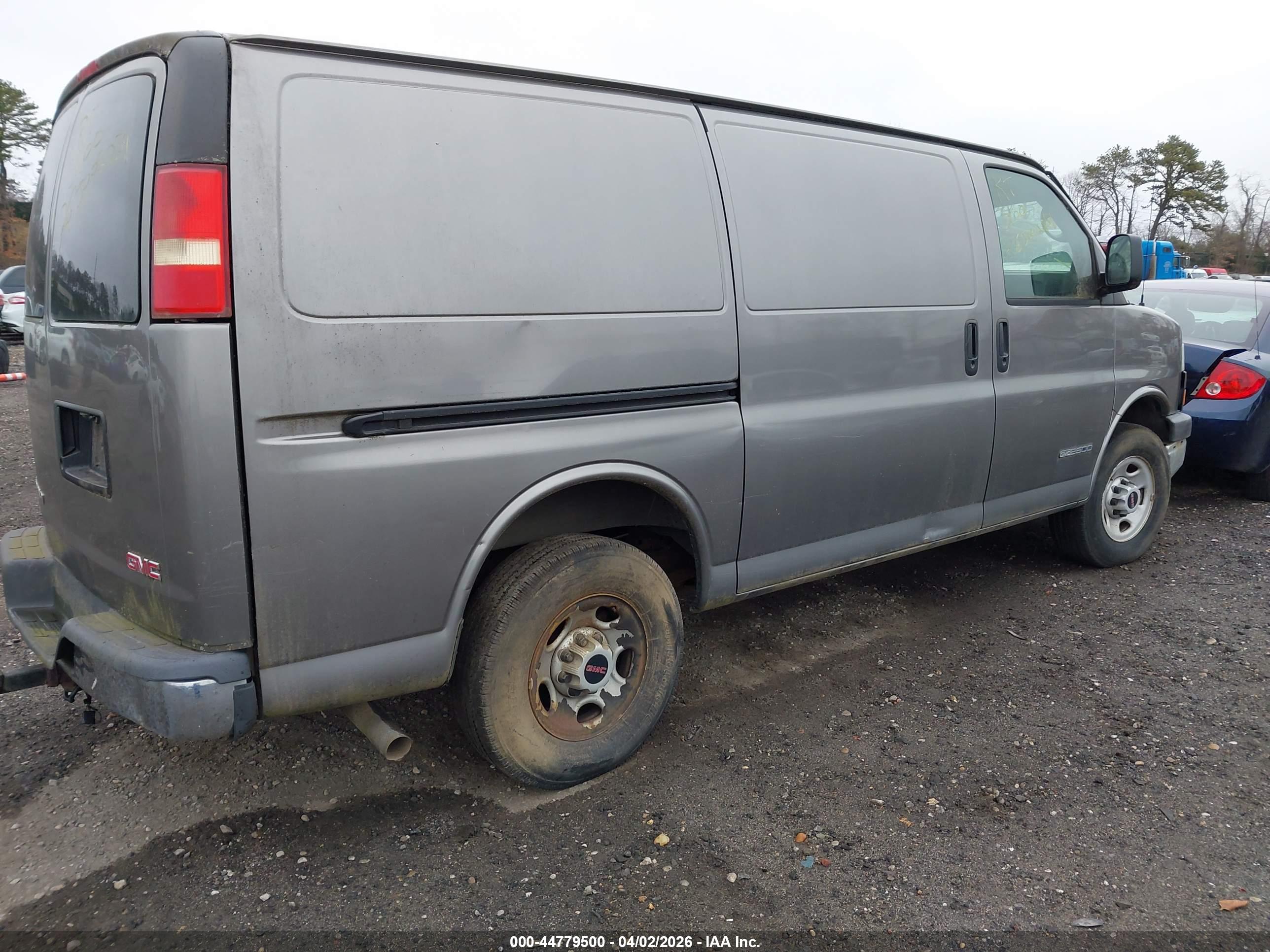 GMC SAVANA image 4