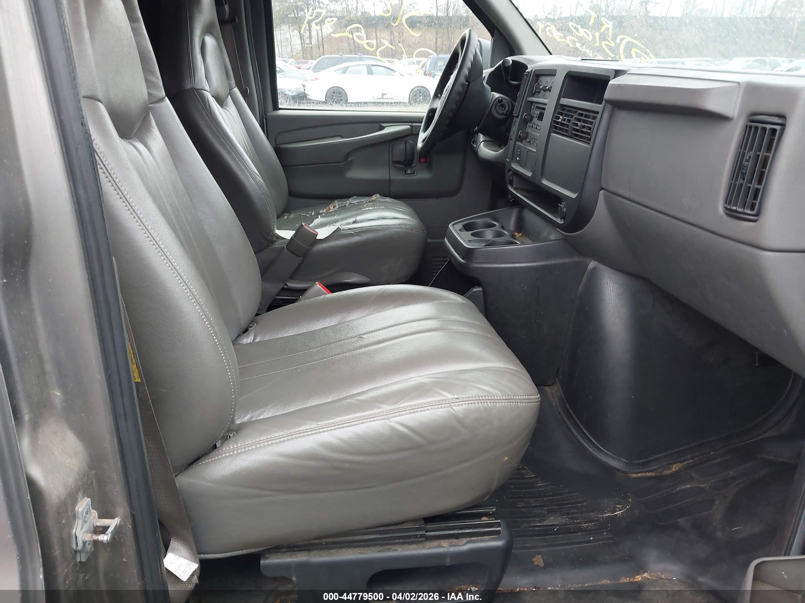 GMC SAVANA image 5