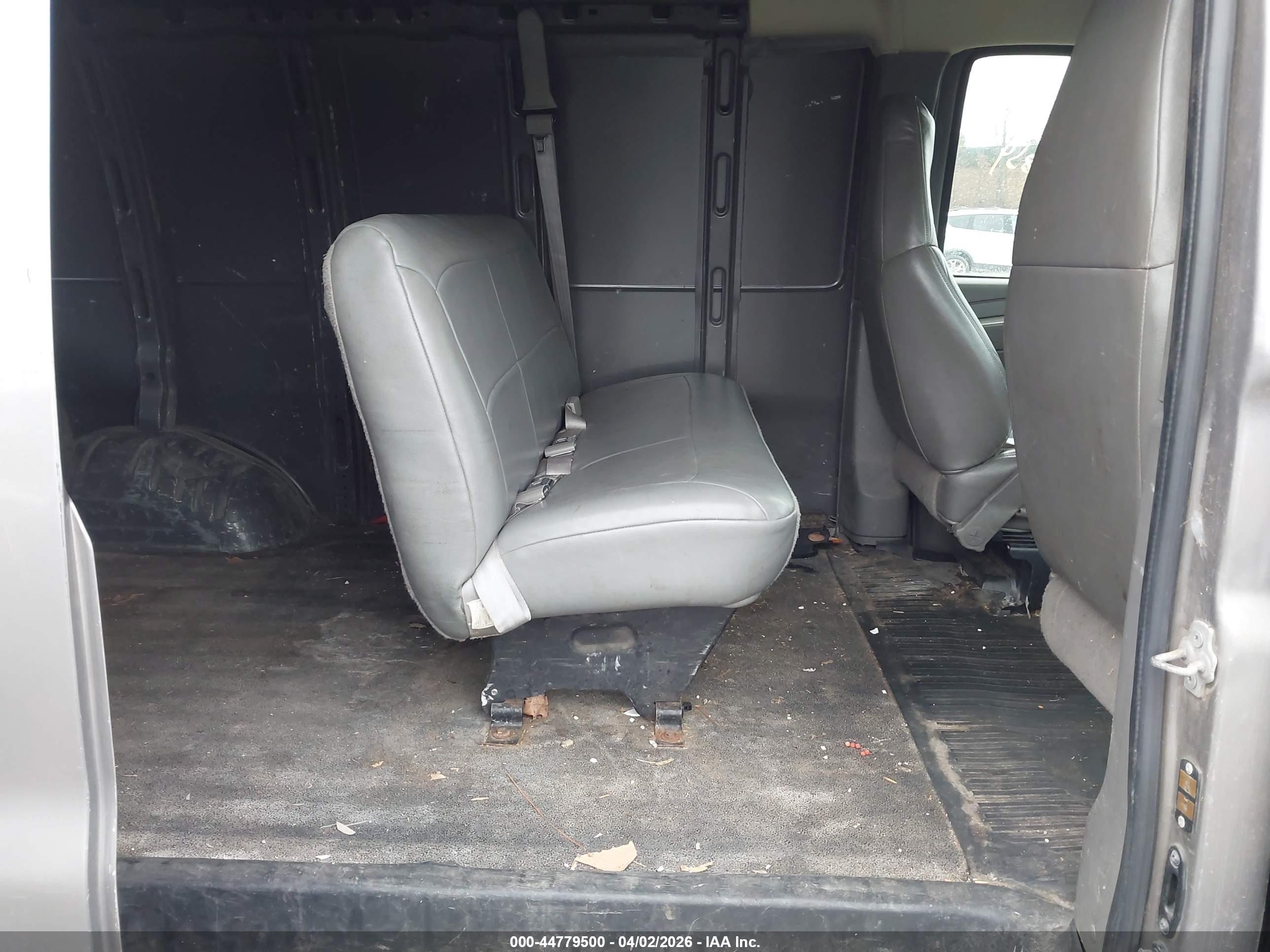 GMC SAVANA image 8