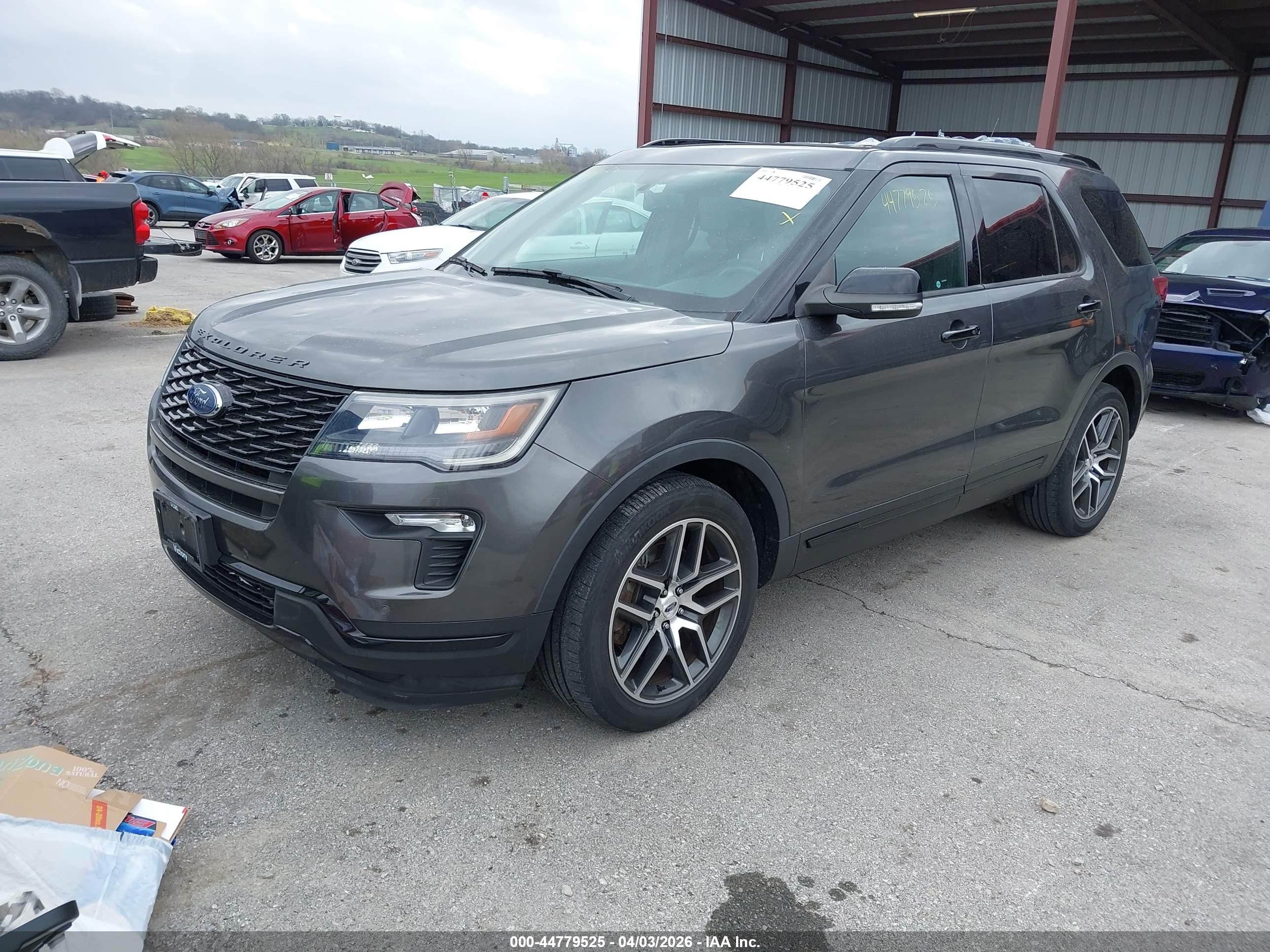 FORD EXPLORER image 2