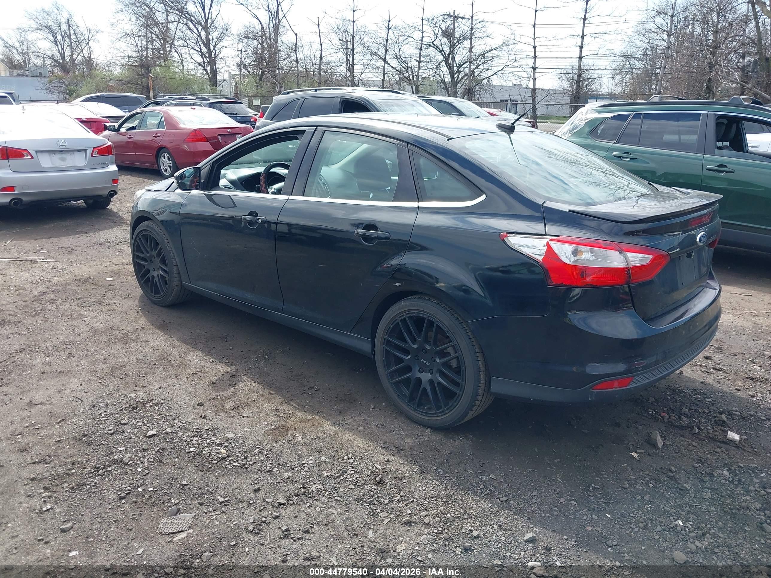 FORD FOCUS image 3