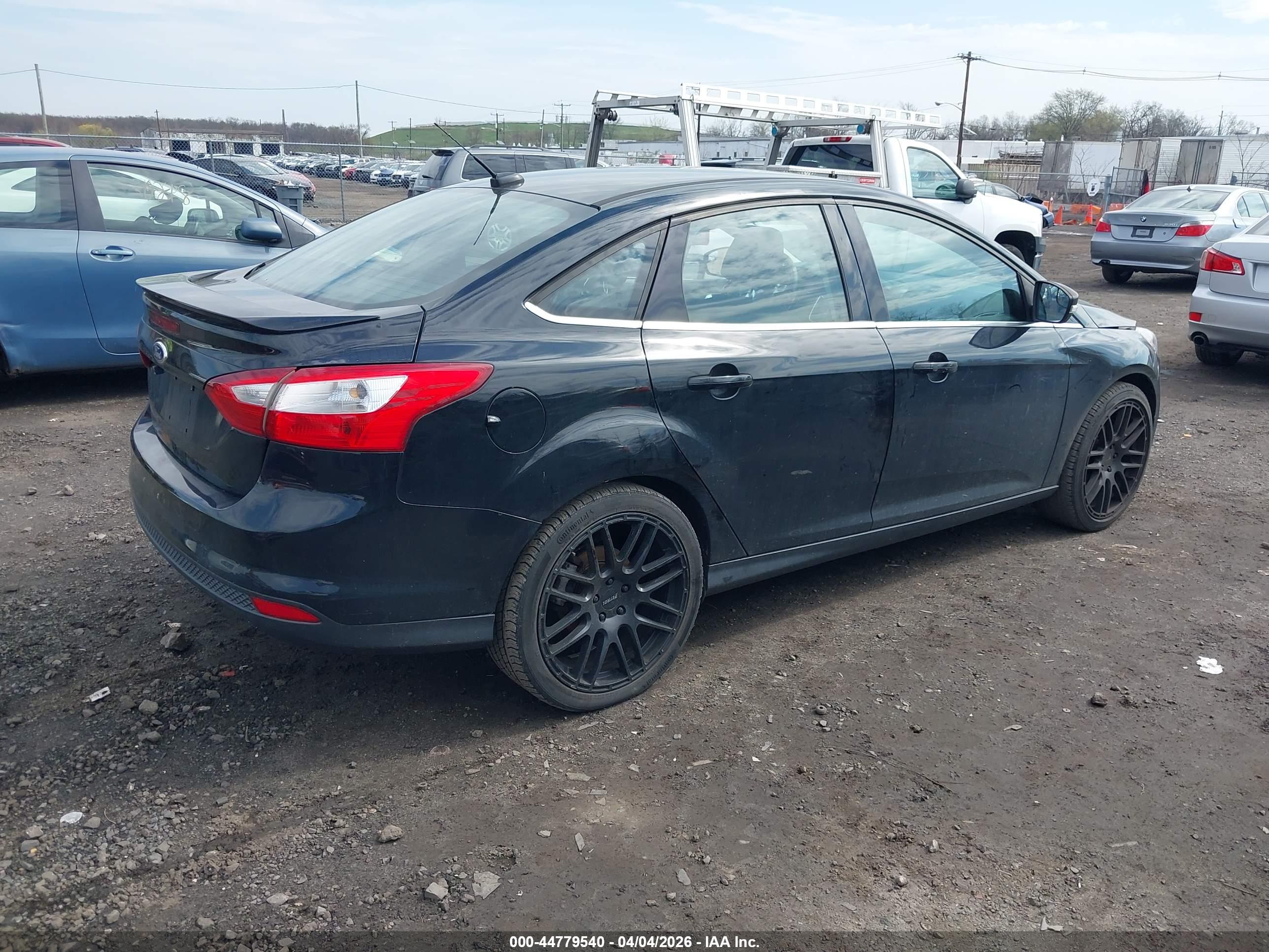 FORD FOCUS image 4