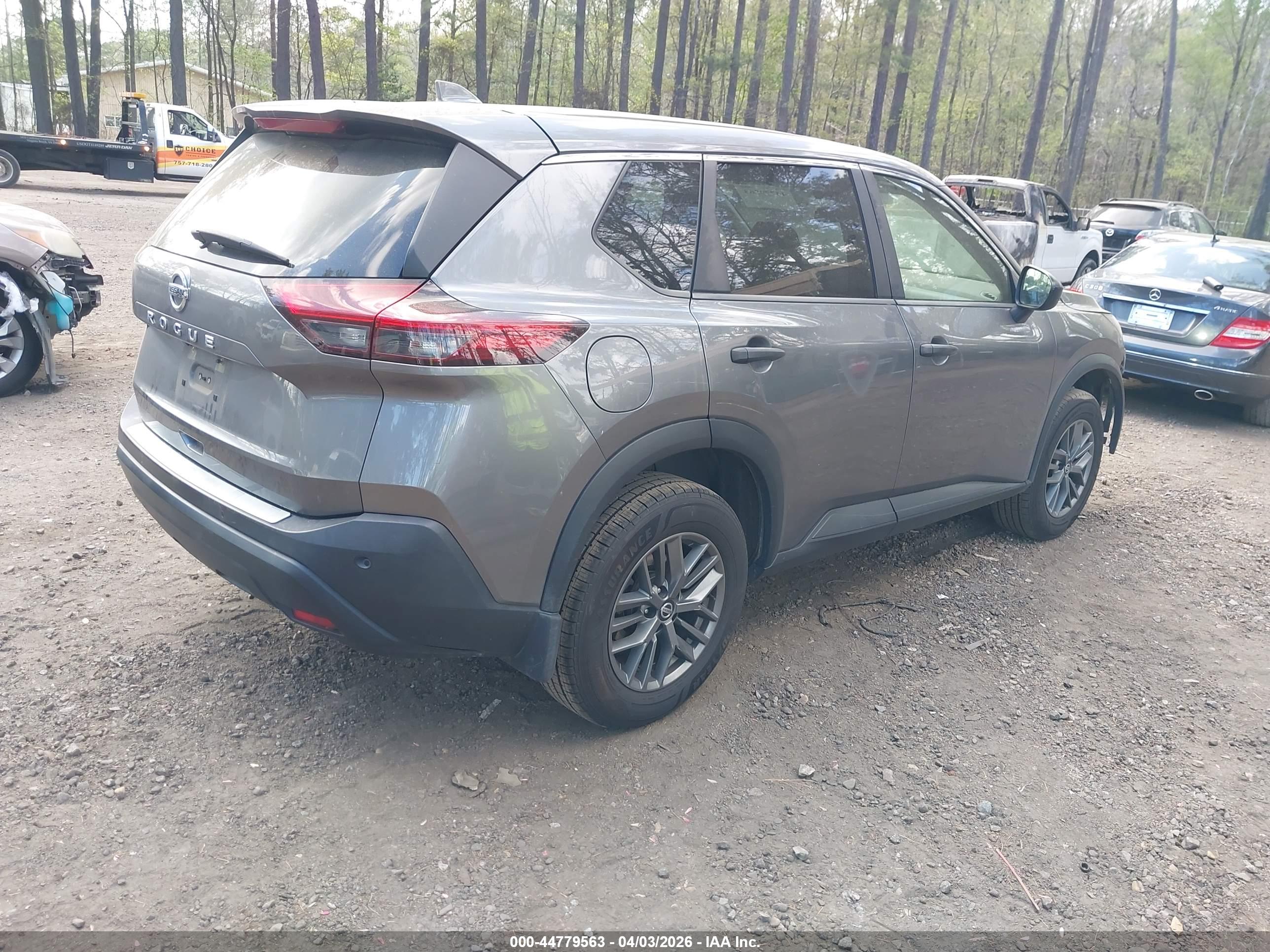 NISSAN ROGUE image 4