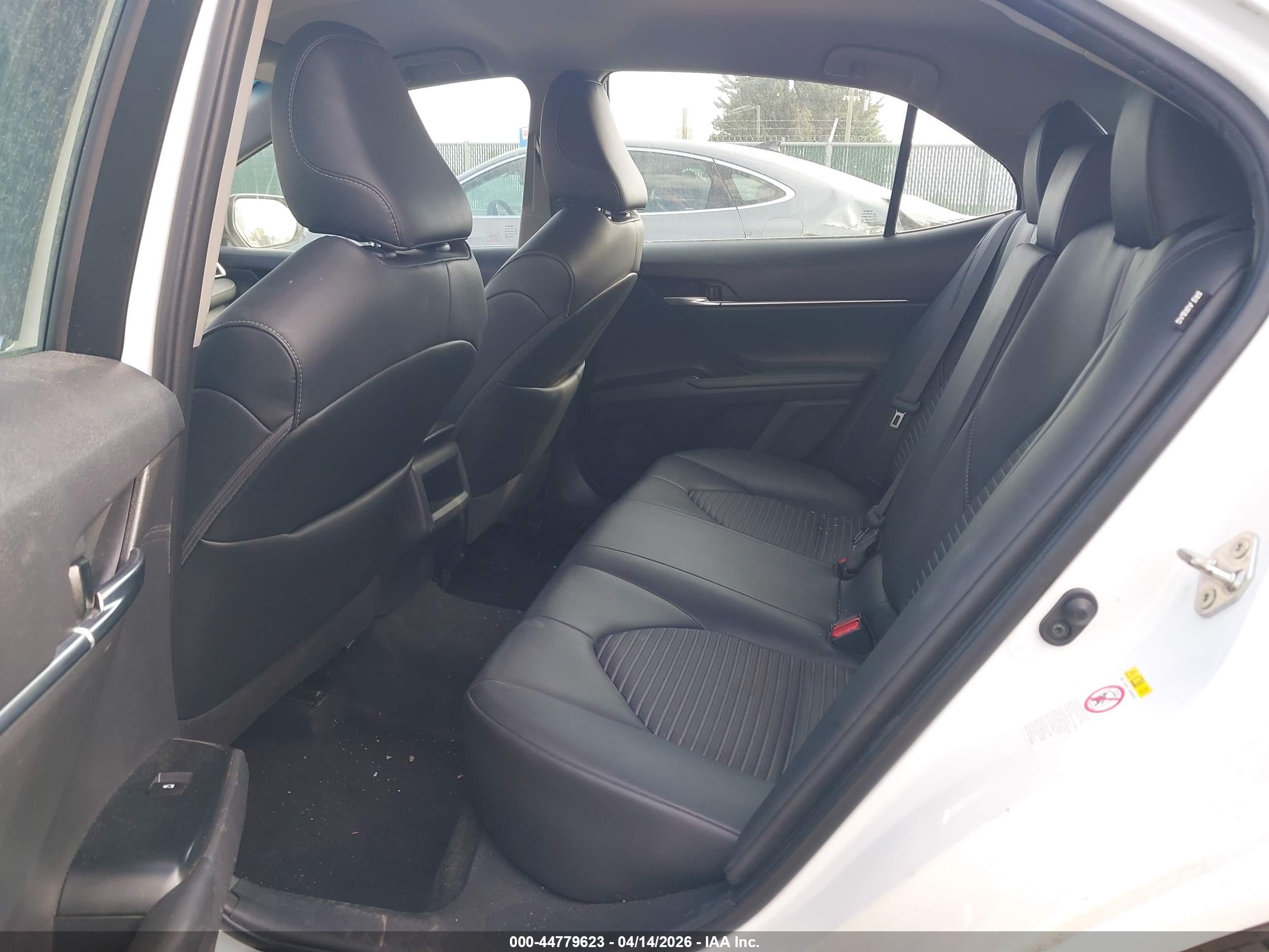 TOYOTA CAMRY image 8