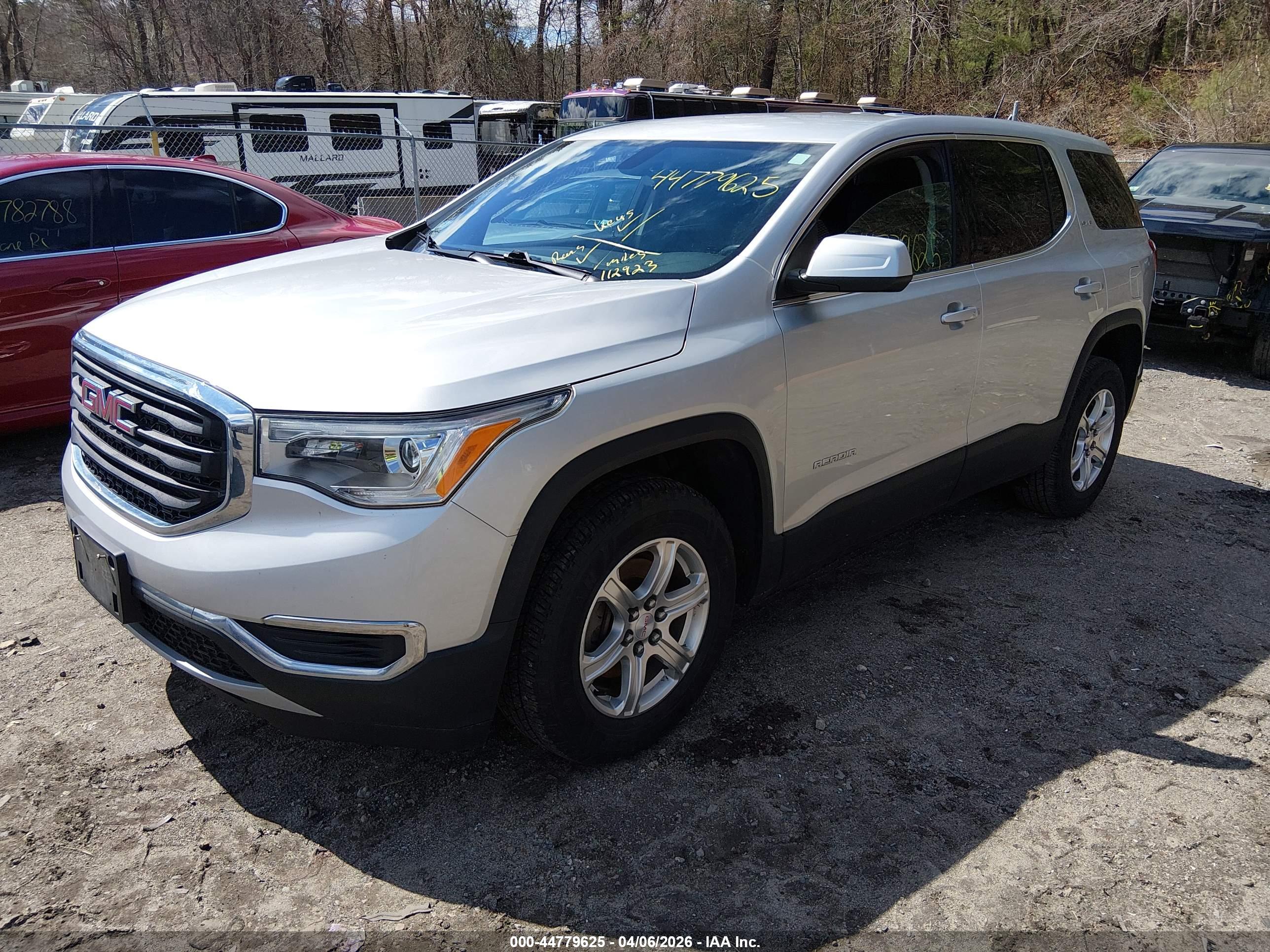 GMC ACADIA image 2
