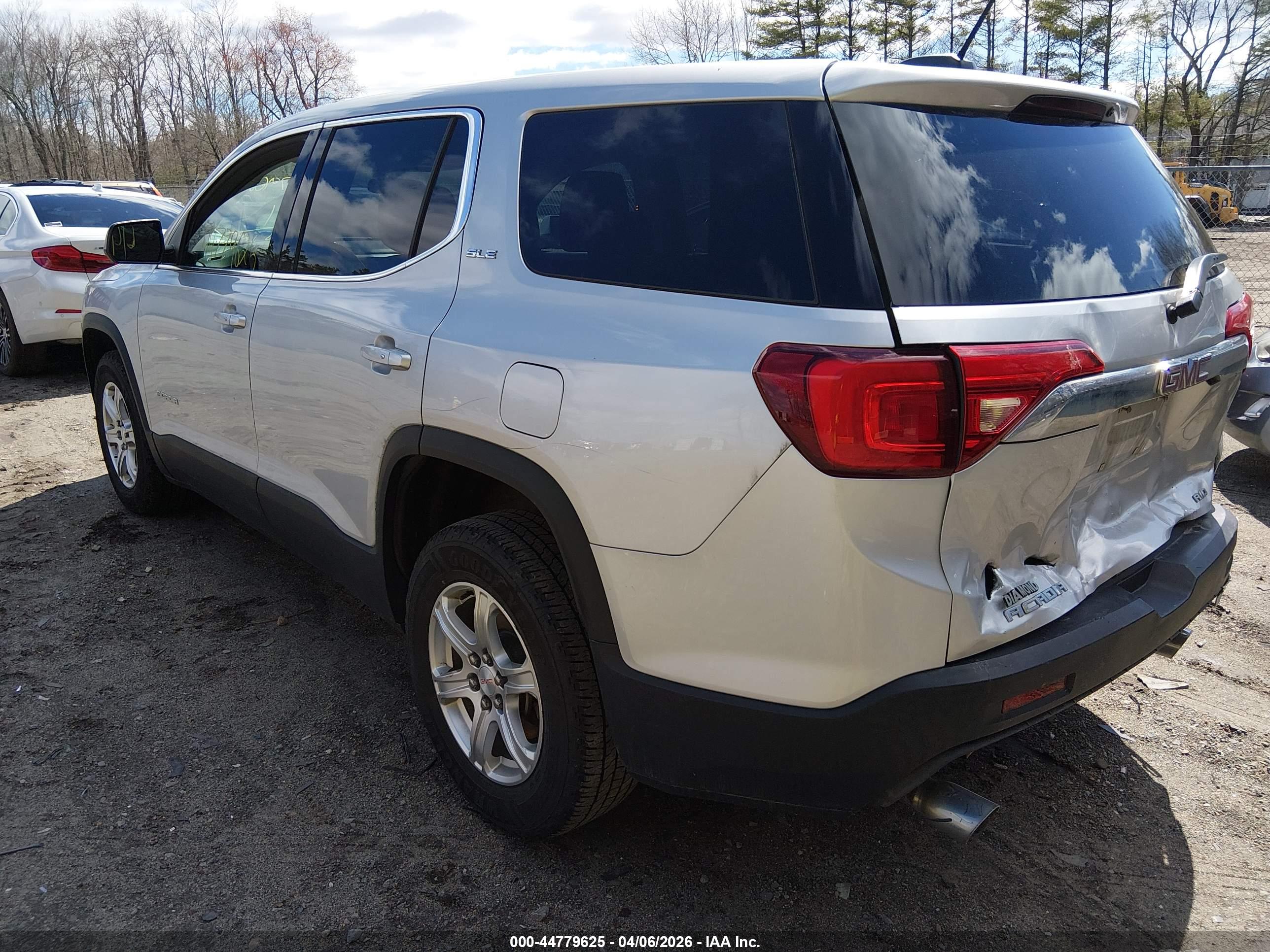 GMC ACADIA image 3