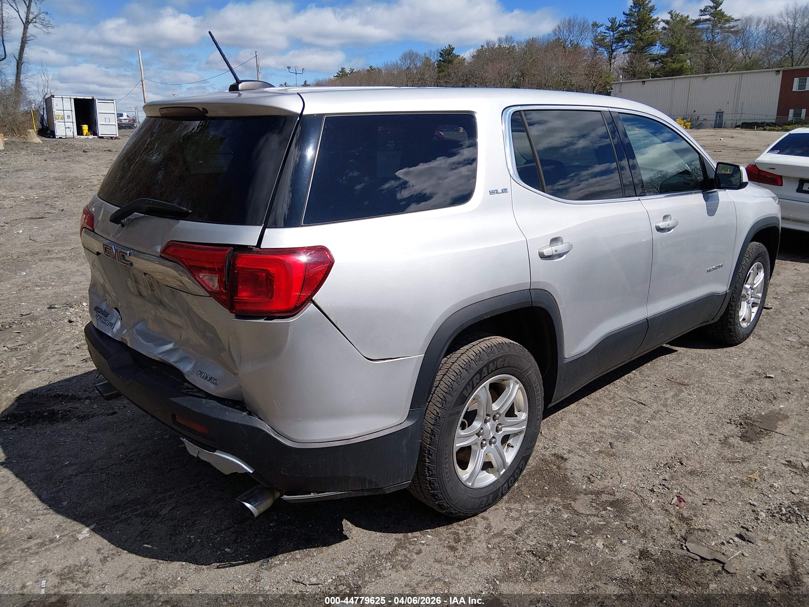 GMC ACADIA image 4