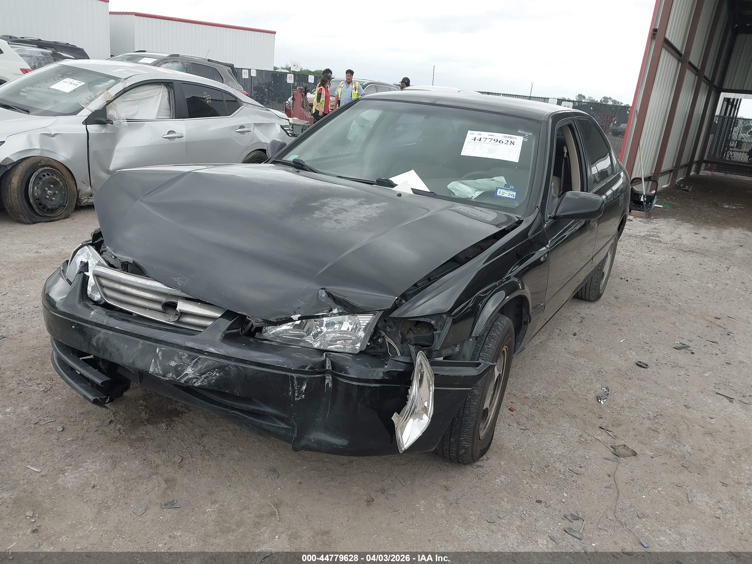 TOYOTA CAMRY image 2