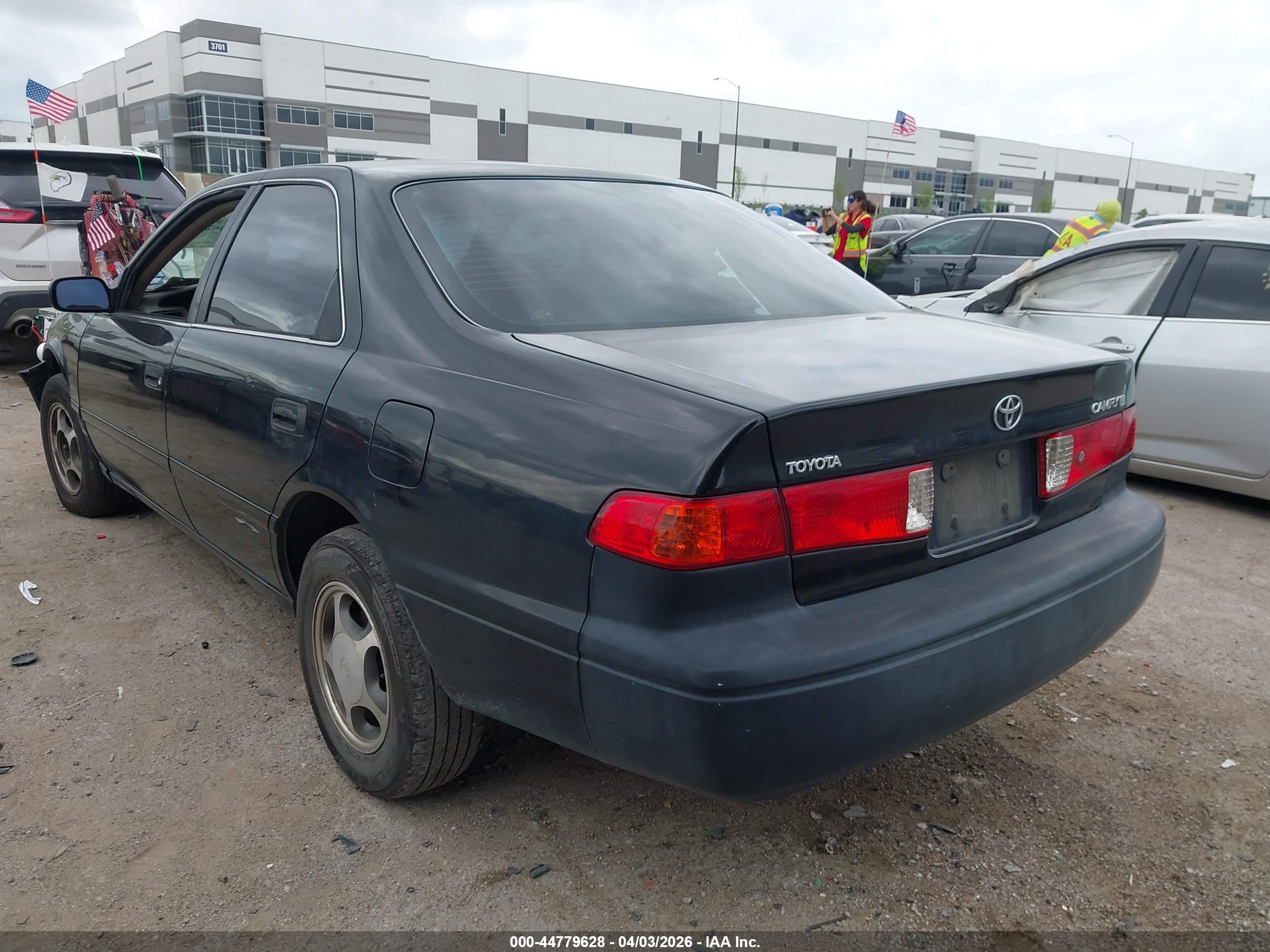 TOYOTA CAMRY image 3