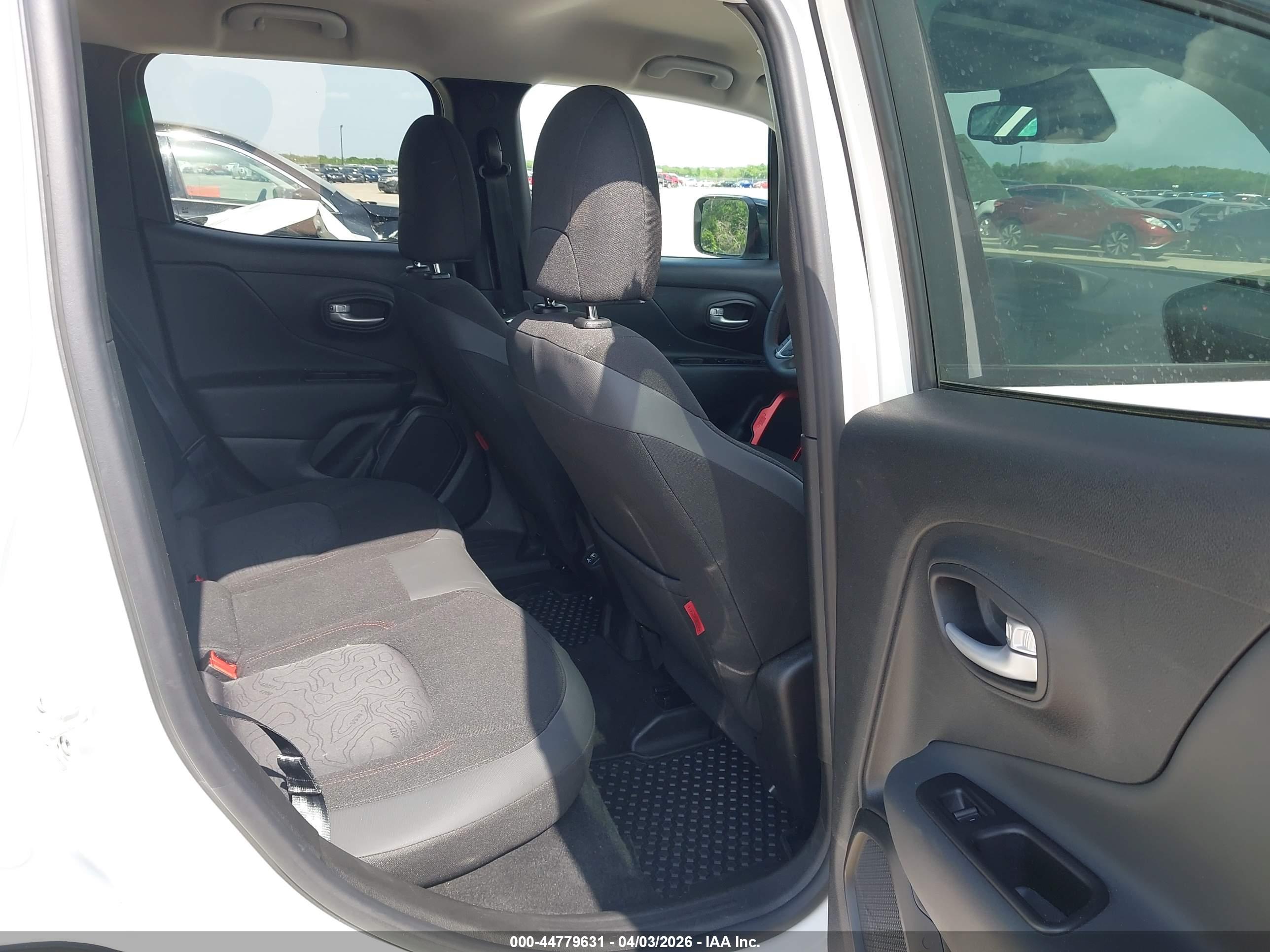 JEEP RENEGADE image 8