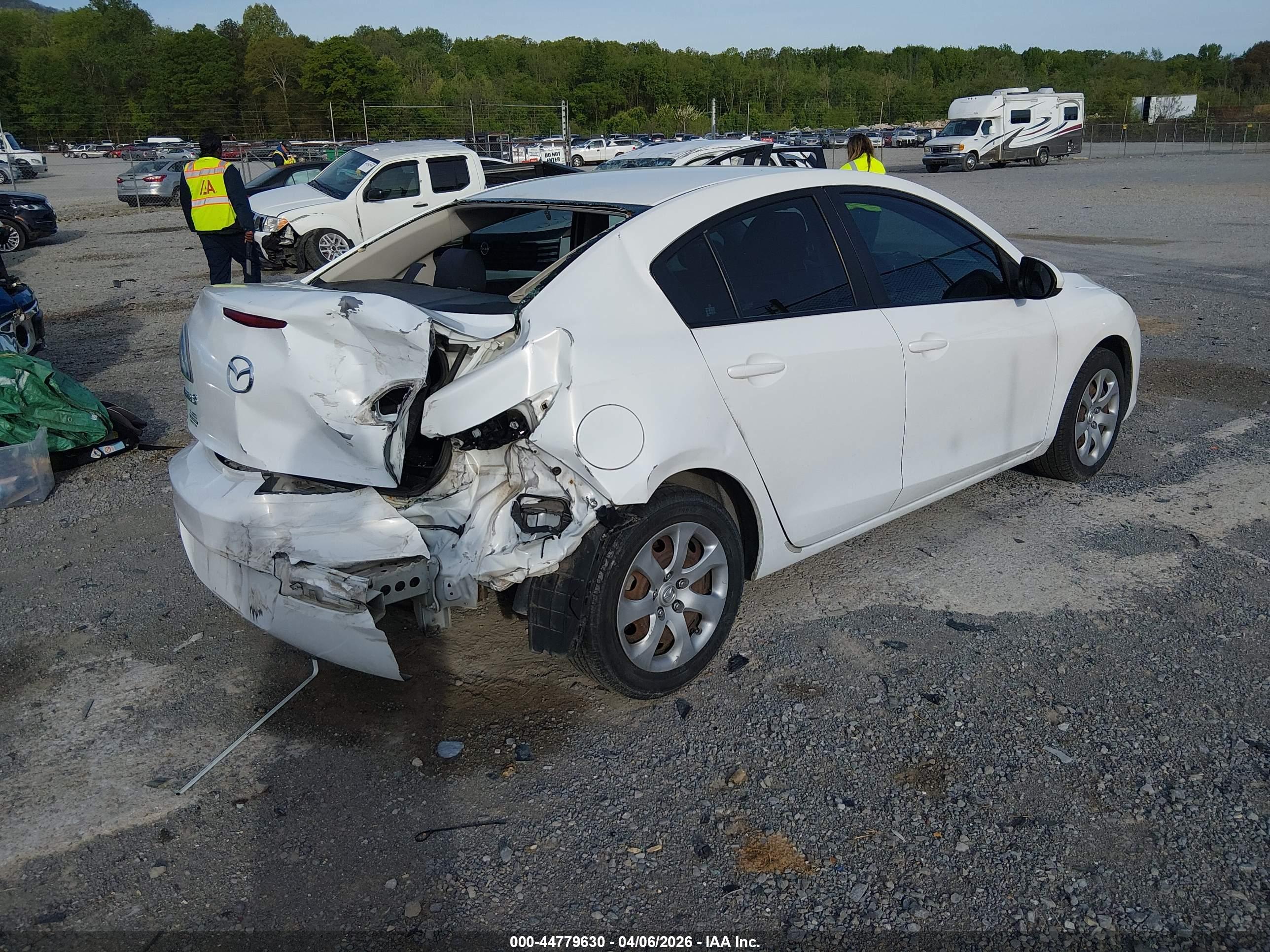 MAZDA MAZDA3 image 4