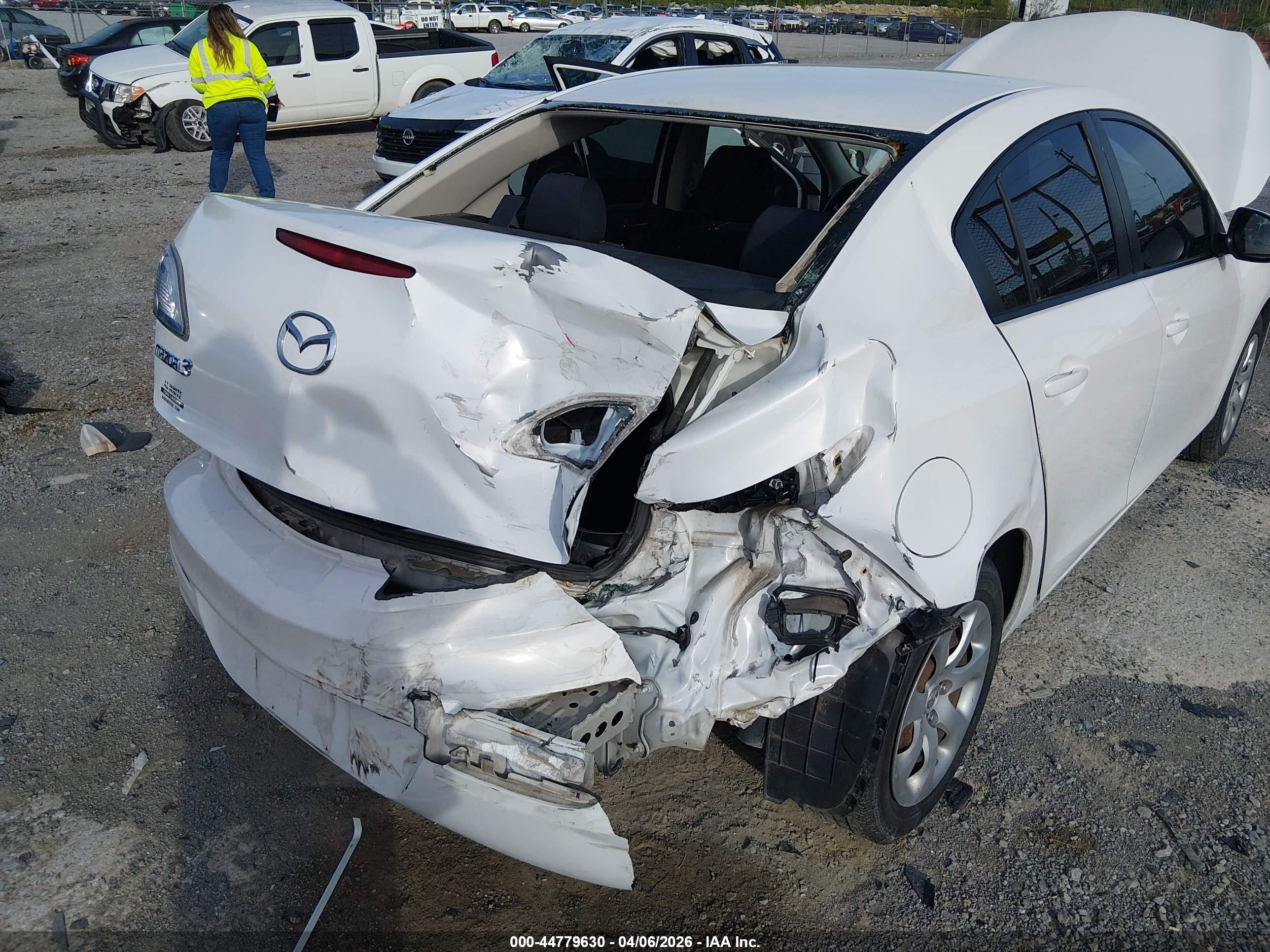 MAZDA MAZDA3 image 6