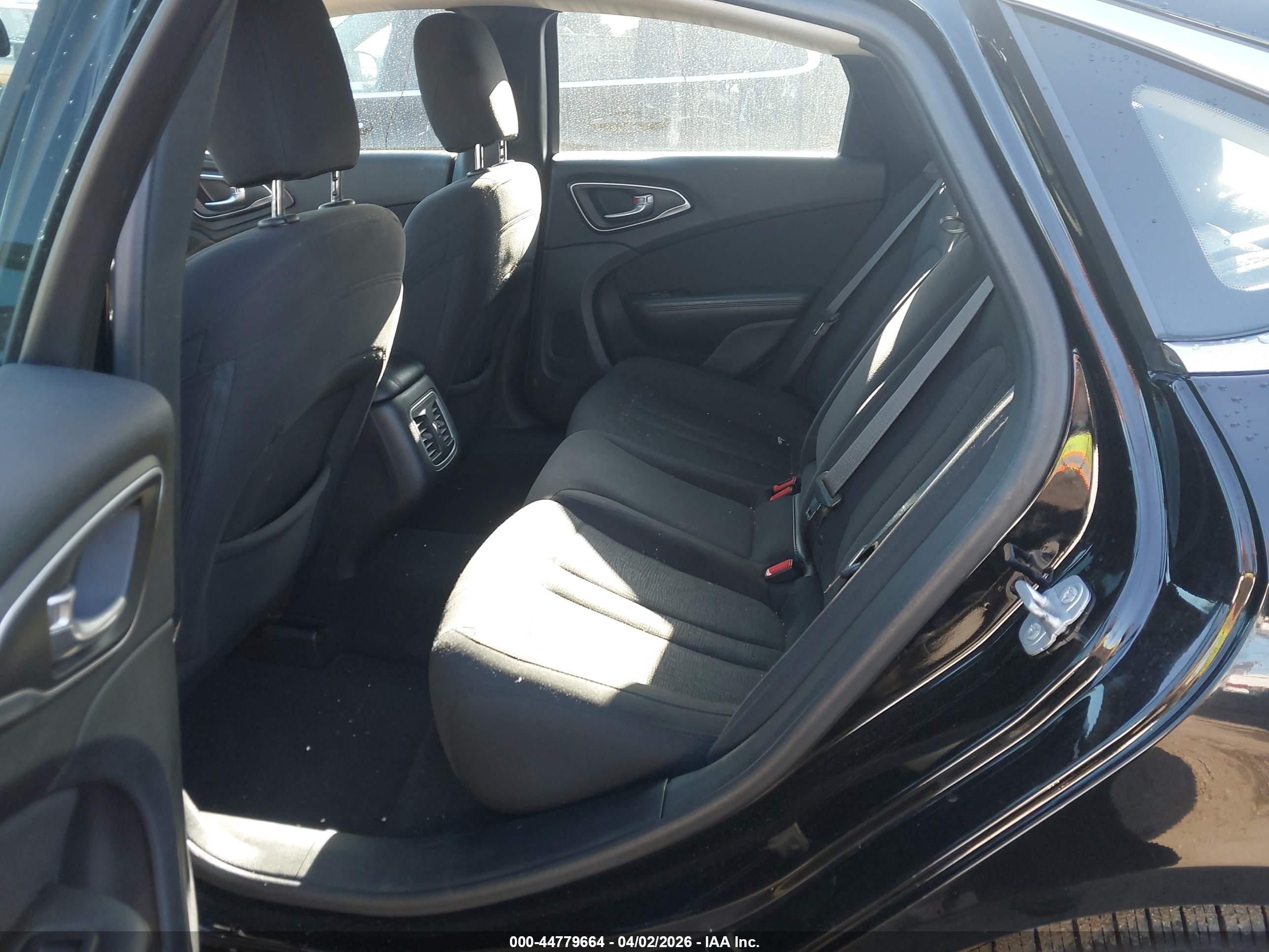 CHRYSLER 200 image 8