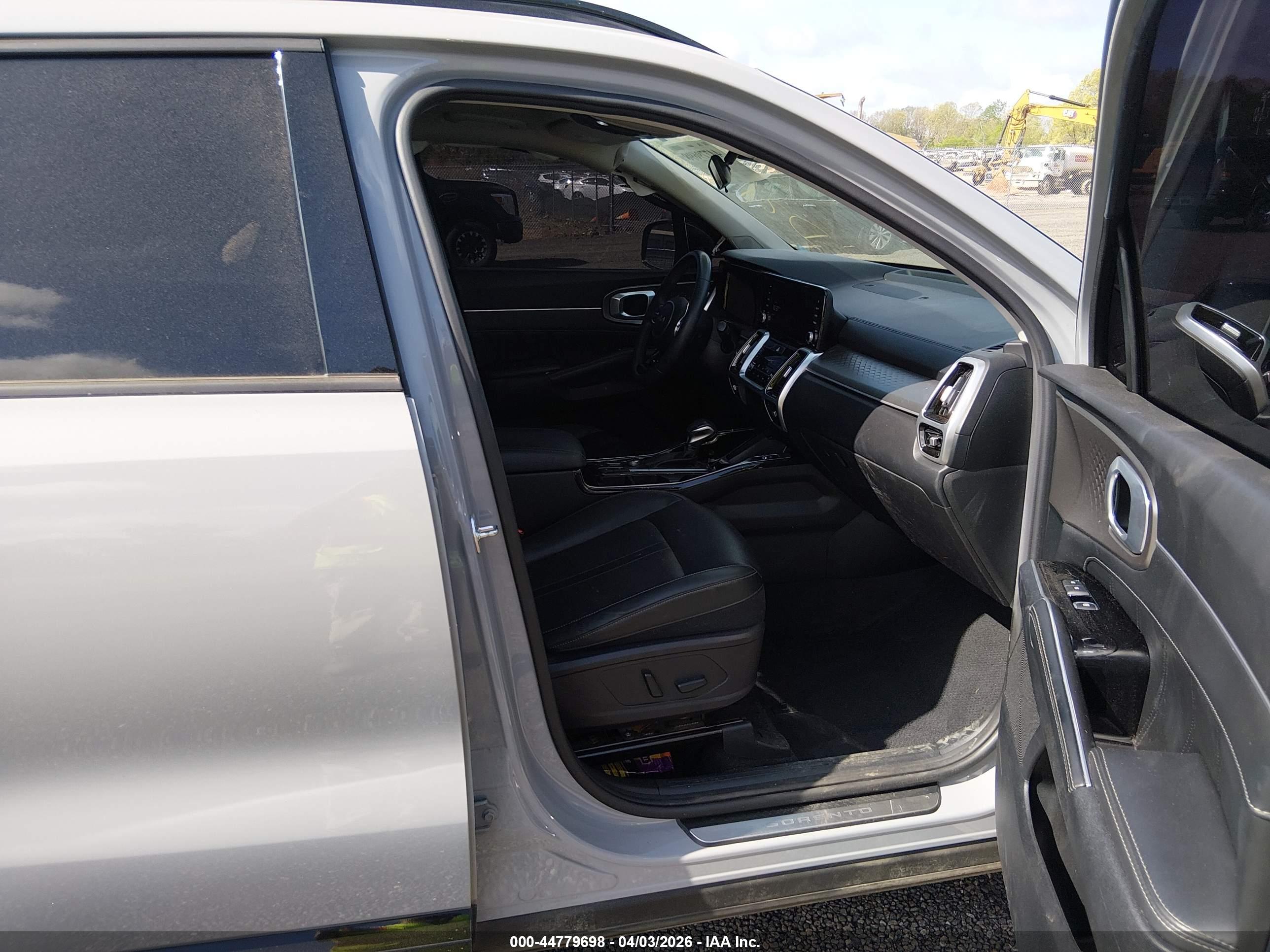 KIA SORENTO image 5