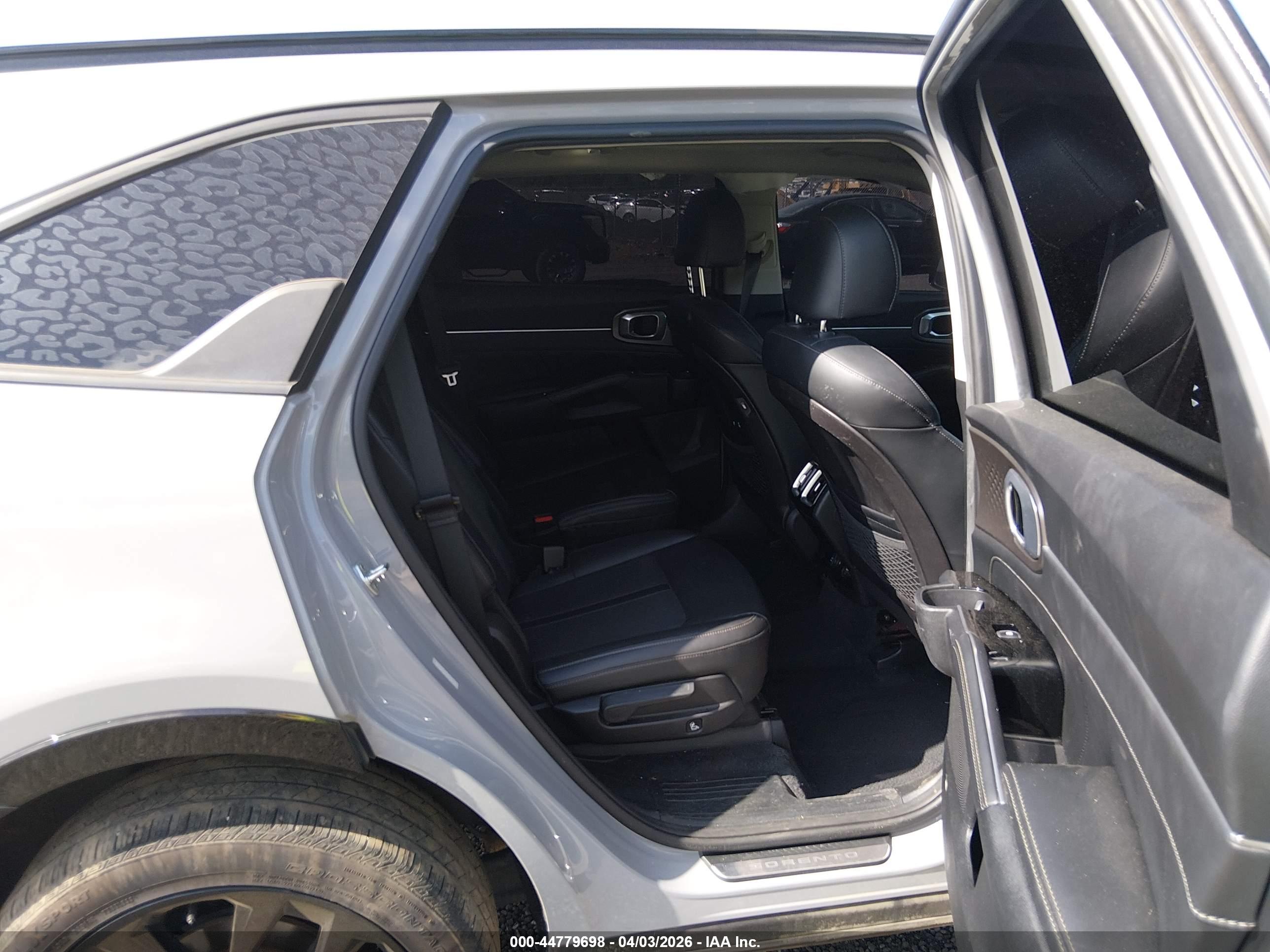 KIA SORENTO image 8