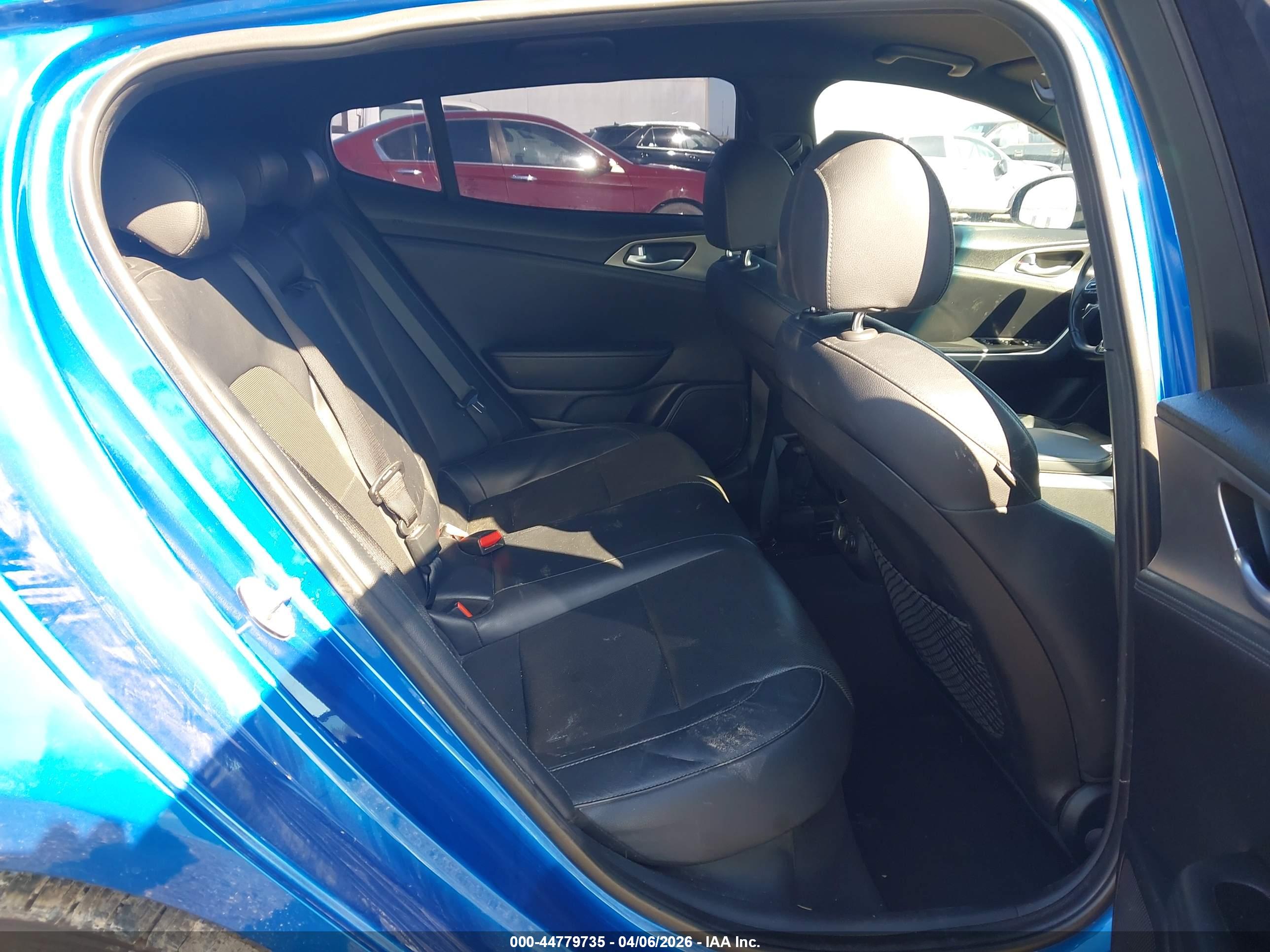 KIA STINGER image 8