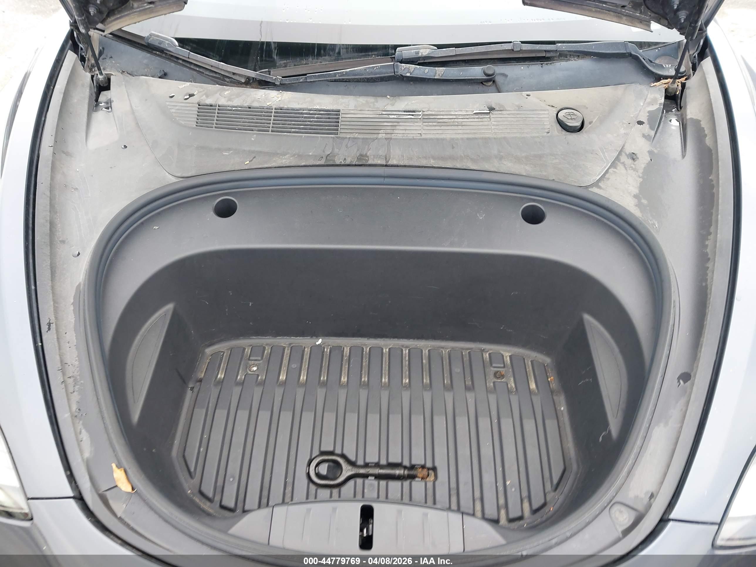 TESLA MODEL image 10