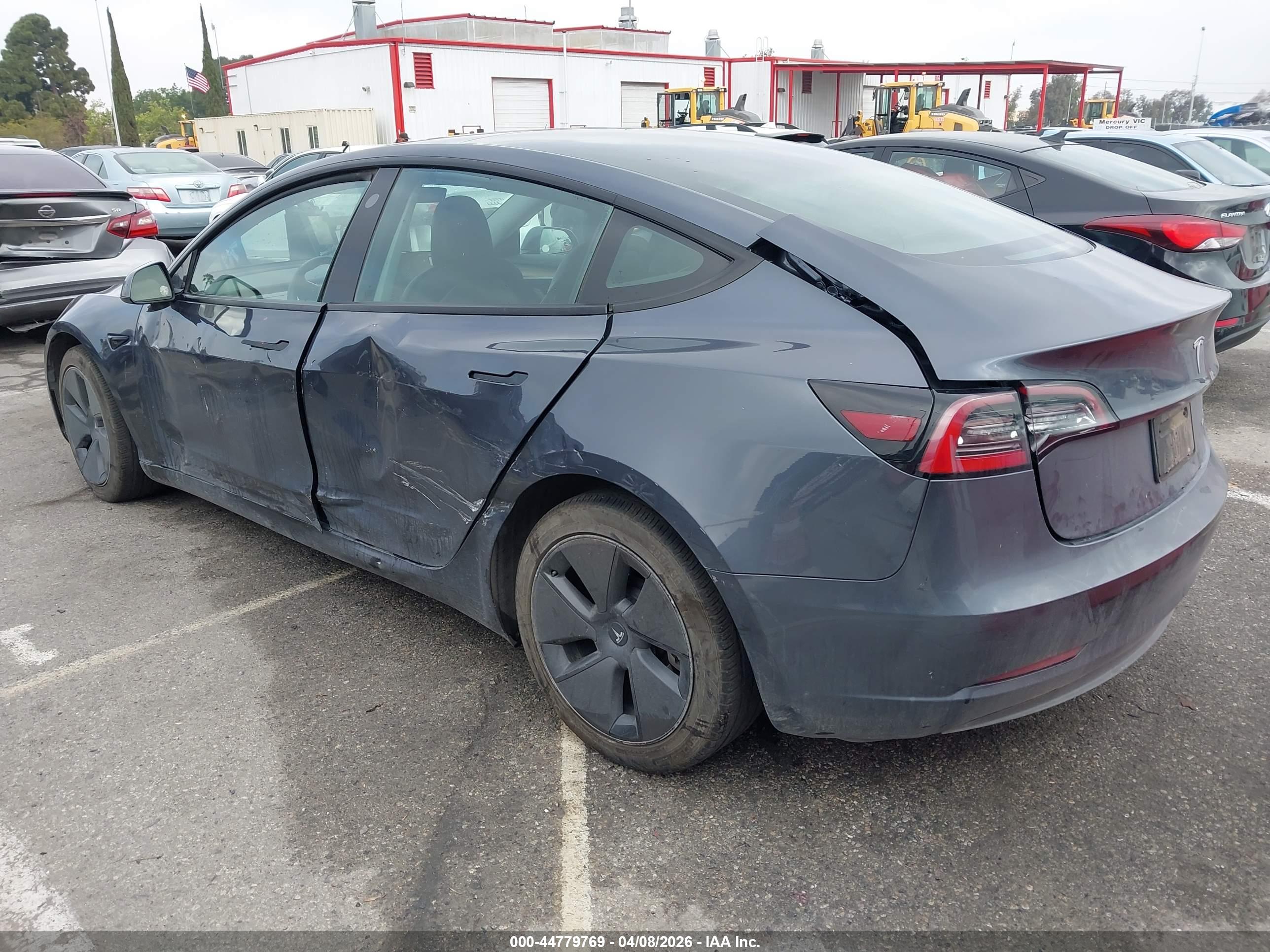 TESLA MODEL image 3
