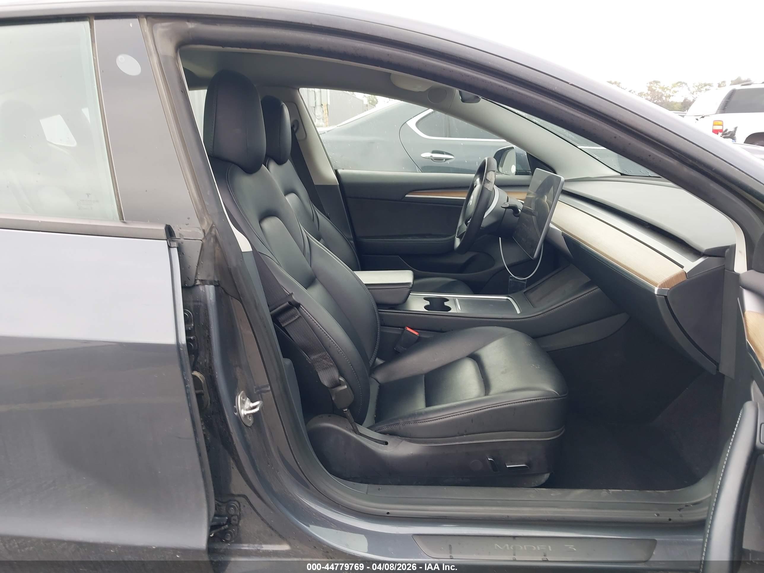 TESLA MODEL image 5