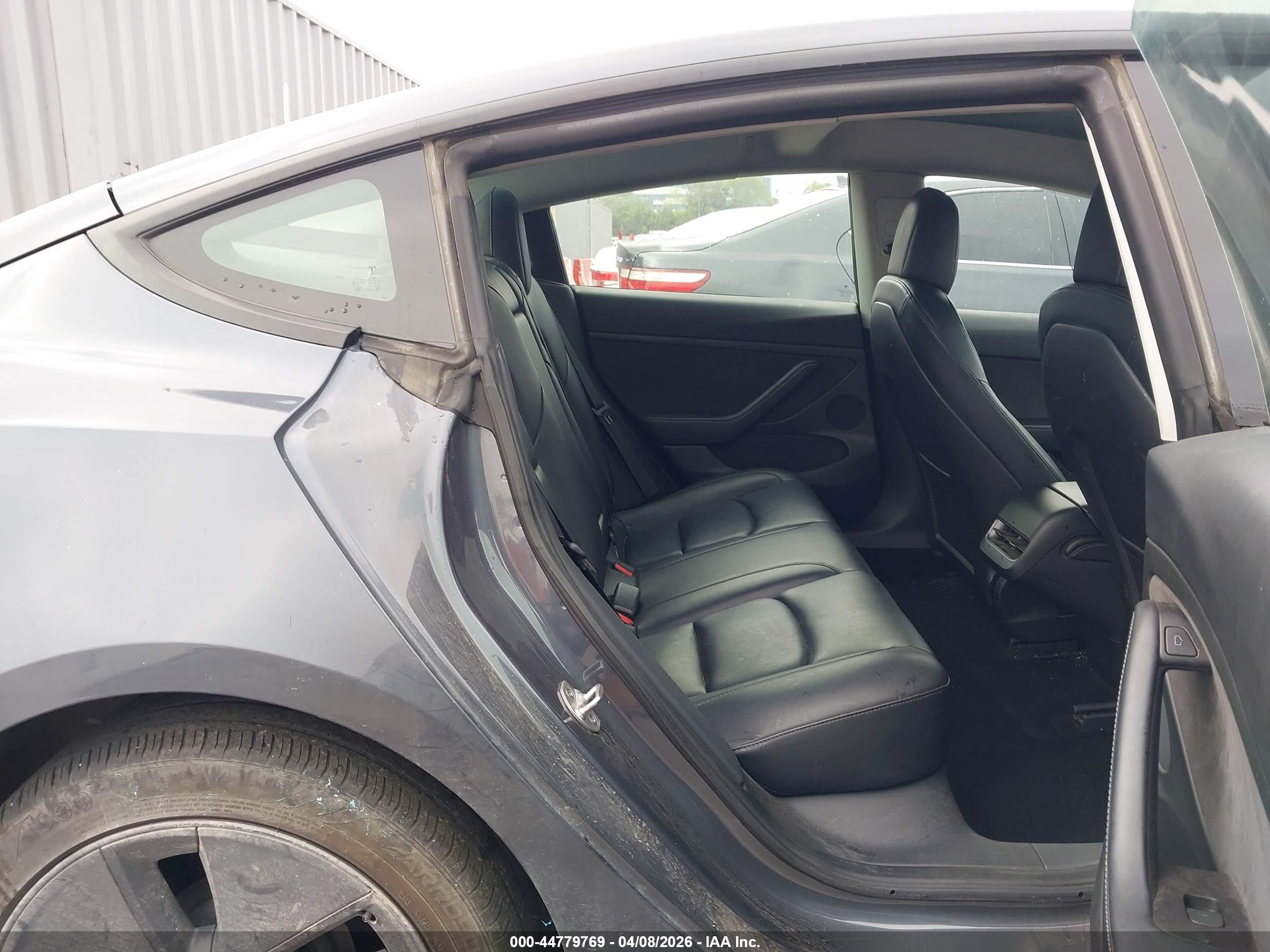 TESLA MODEL image 8