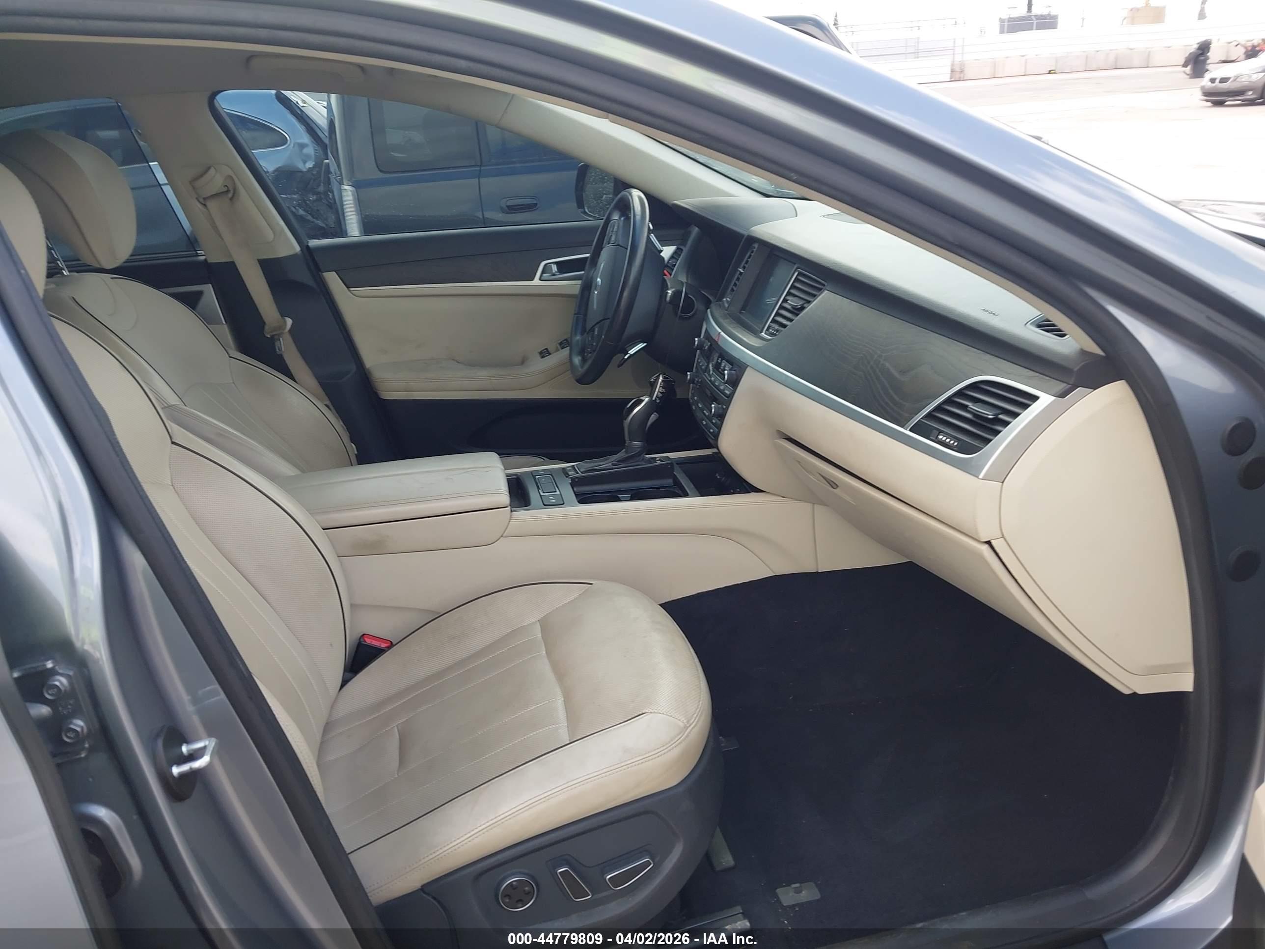 HYUNDAI GENESIS image 5