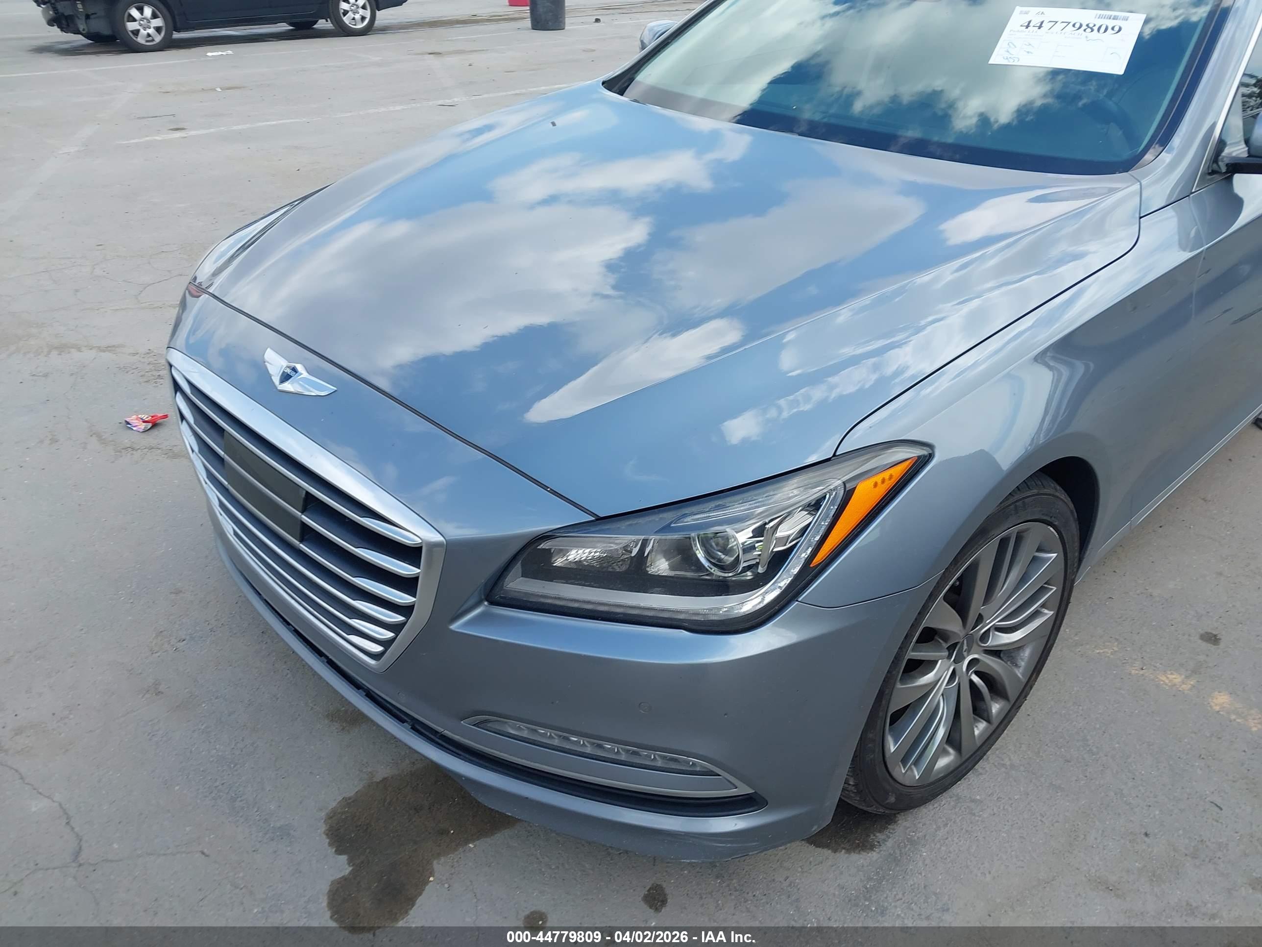 HYUNDAI GENESIS image 6